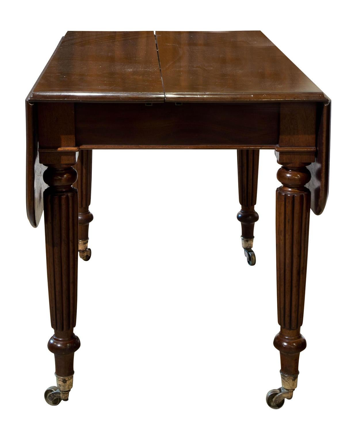Mahogany Drop-Leaf Dining Table, circa 1830 In Good Condition For Sale In Salisbury, GB