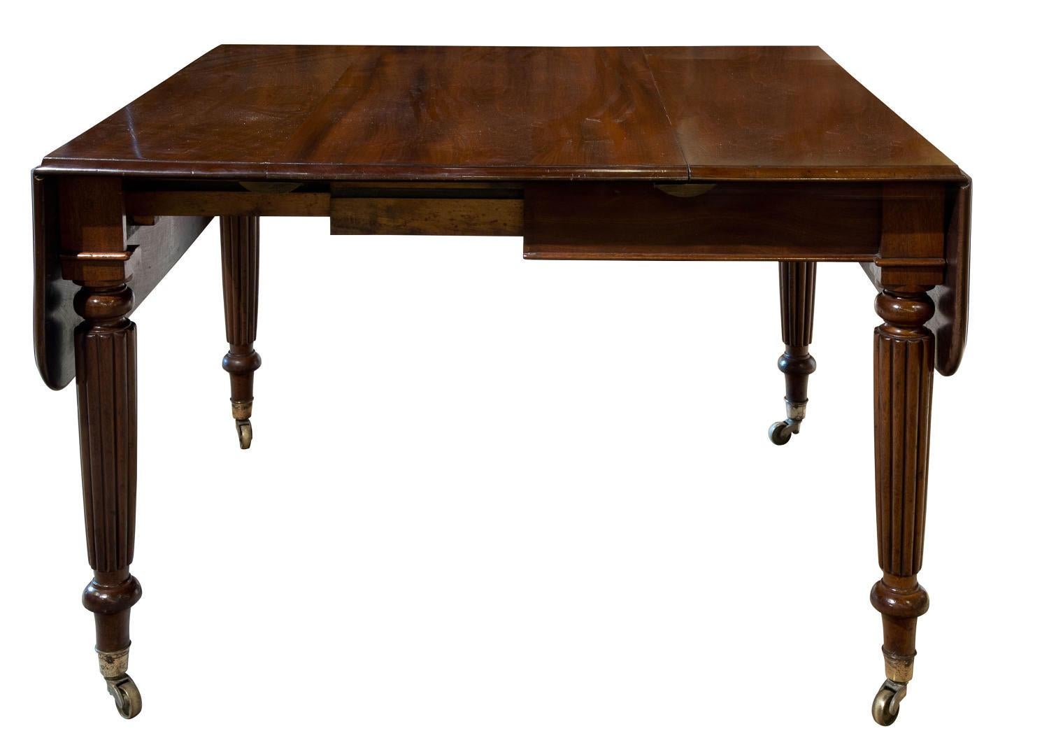 Mid-19th Century Mahogany Drop-Leaf Dining Table, circa 1830 For Sale