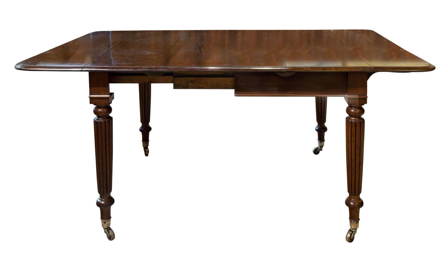Mahogany Drop-Leaf Dining Table, circa 1830 For Sale 1