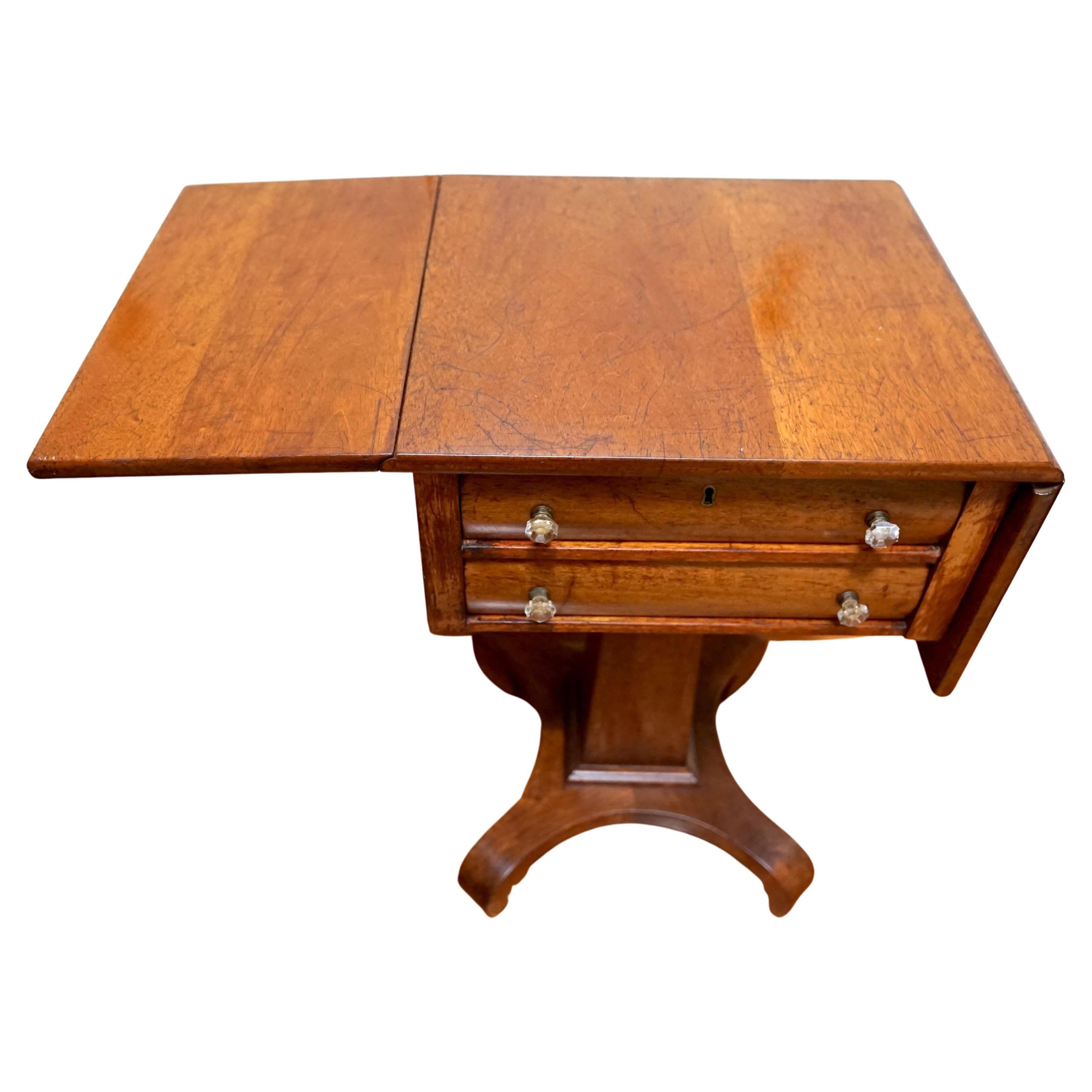 Menuiserie Table de travail à abattant en acajou, début du 19e siècle, American Empire en vente