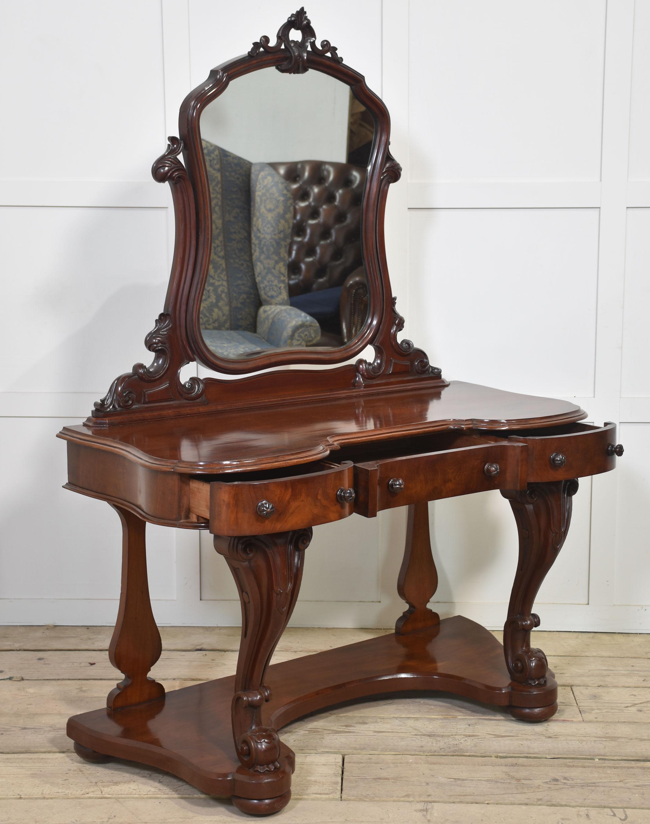 Mahogany duchess dressing table For Sale 4