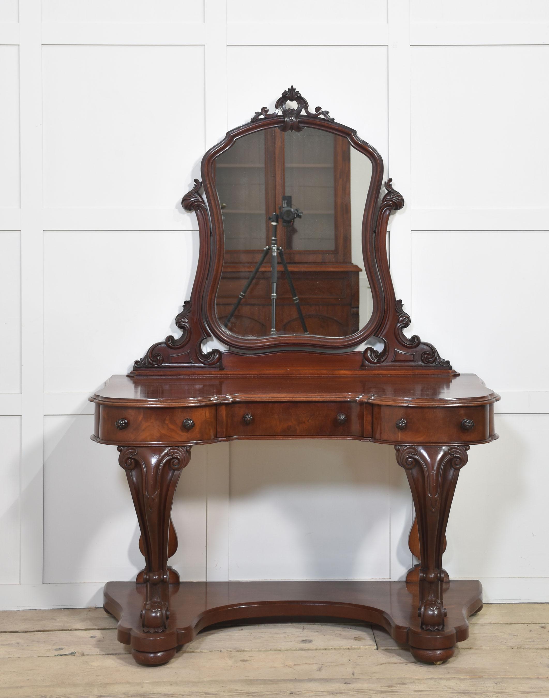 Mahogany duchess dressing table For Sale 5