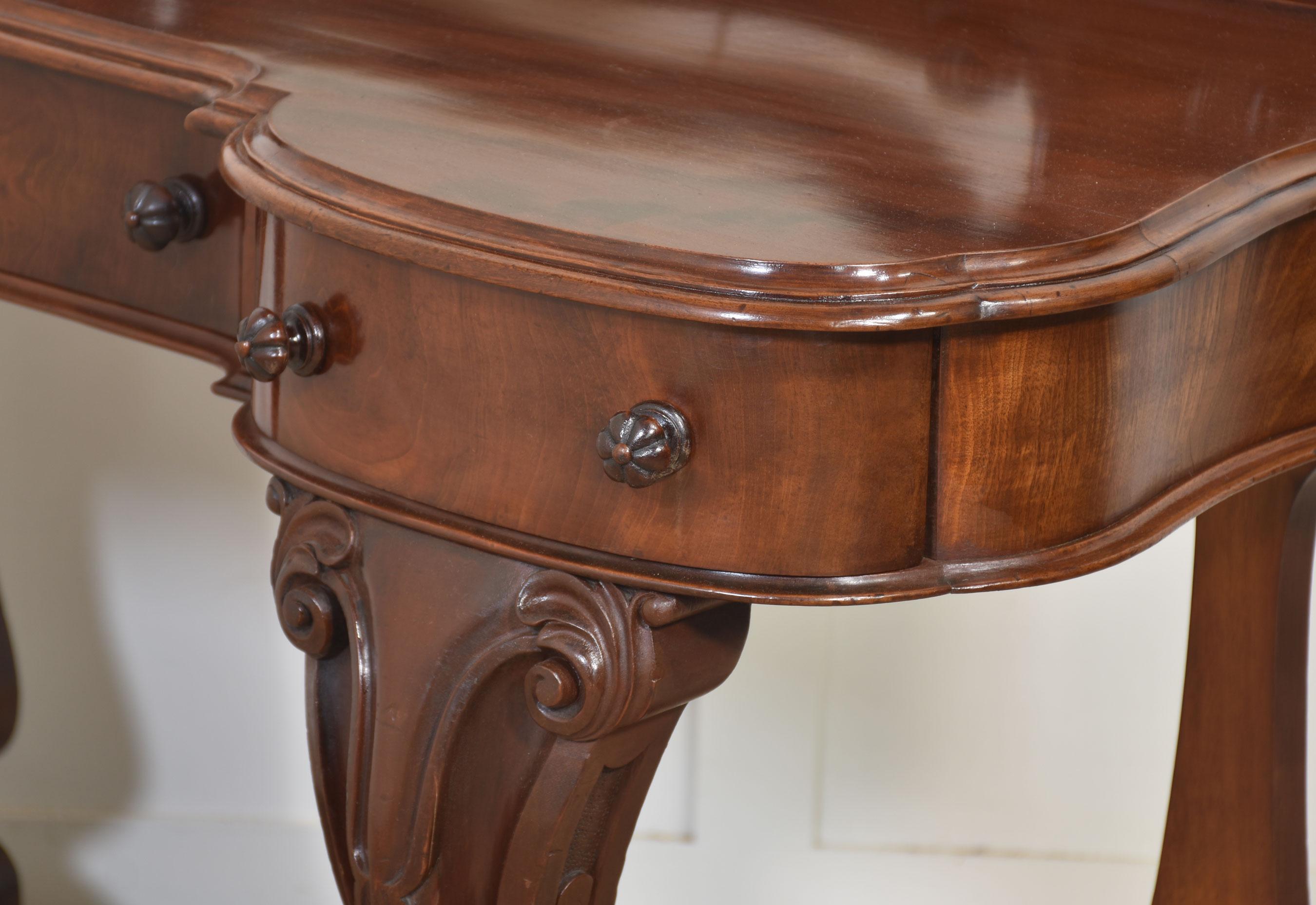 Wood Mahogany duchess dressing table For Sale
