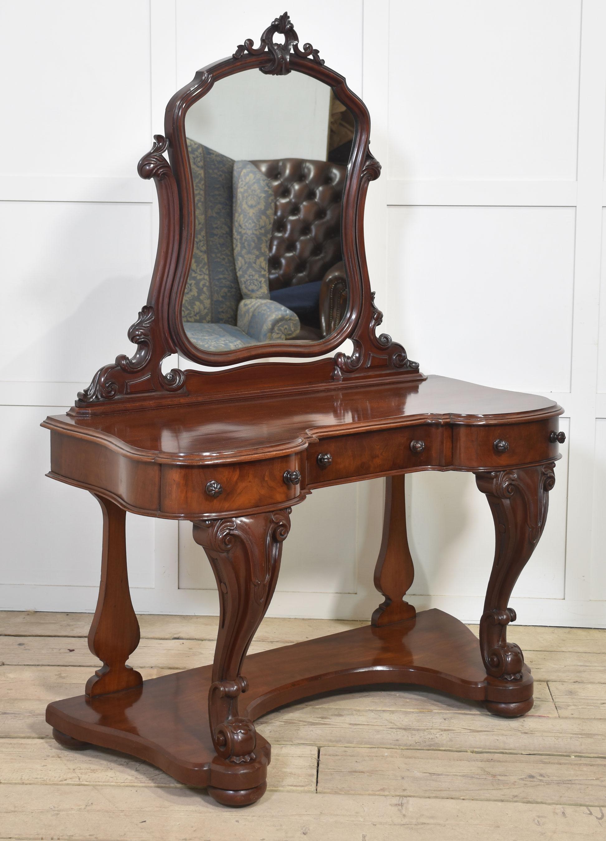 Mahogany duchess dressing table For Sale 1