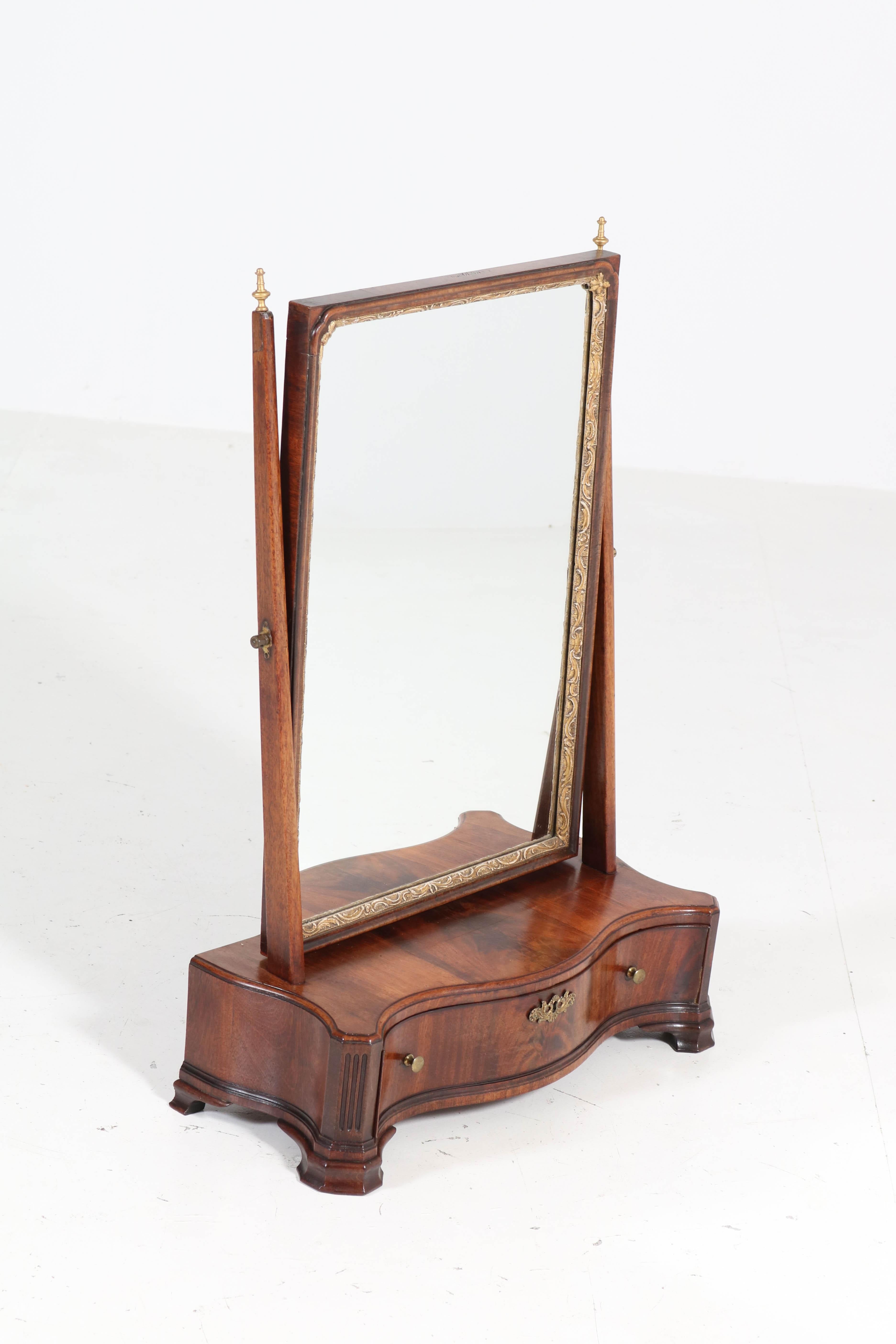 Wonderful Dutch Biedermeier table mirror or vanity.
Mahogany with gilt lining and original brass knobs.
The drawer has its original lock, see image.
This table mirror is in very good condition with minor wear consistent with
age and use,