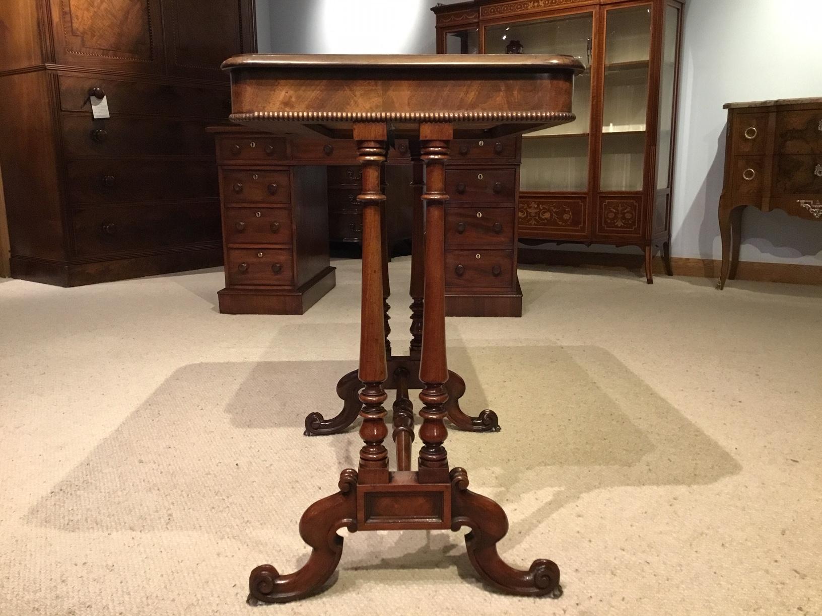 Mahogany Early Victorian Period Antique Occasional Table For Sale 3