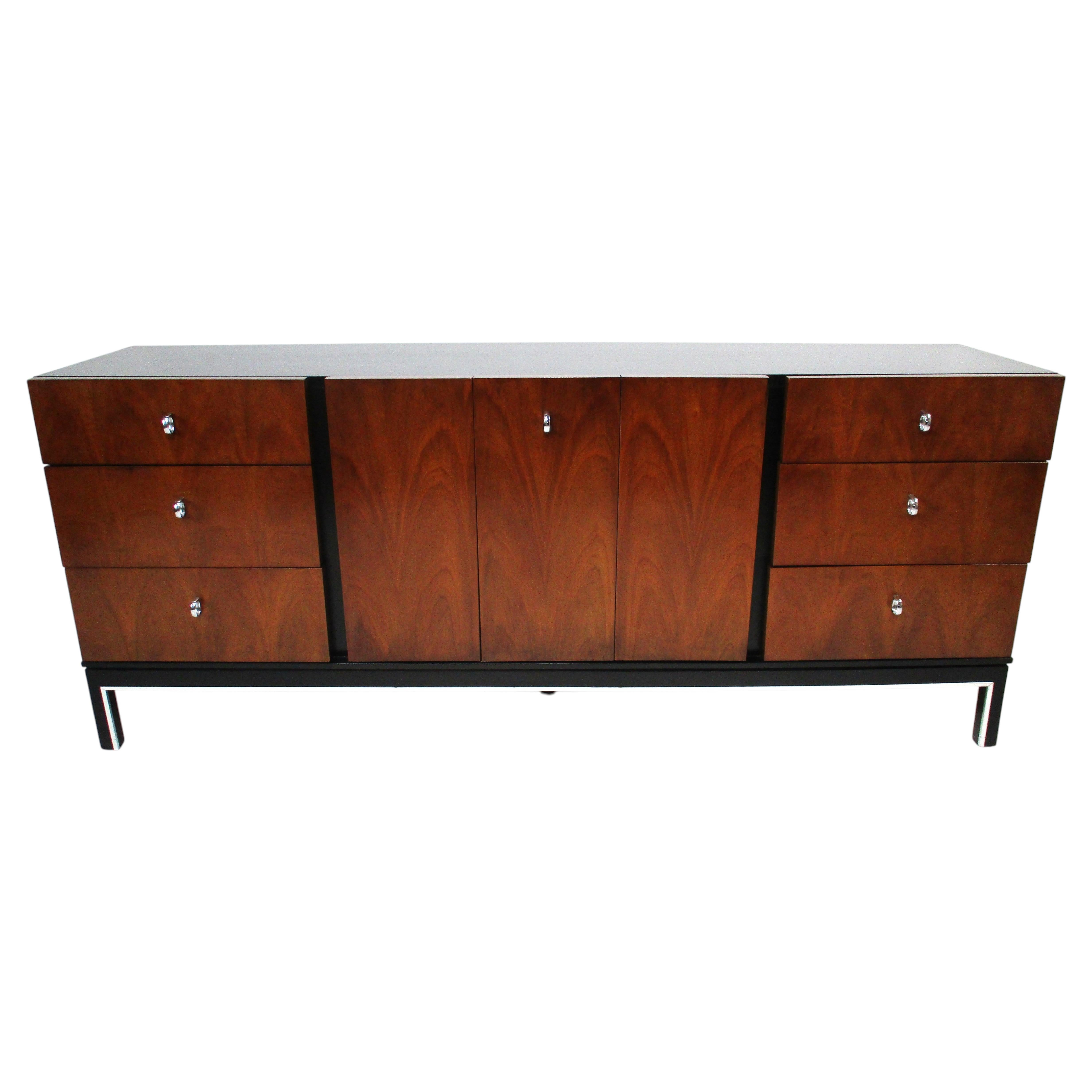 Cómoda / Credenza de caoba y ébano de mediados de siglo by American of Martinsville