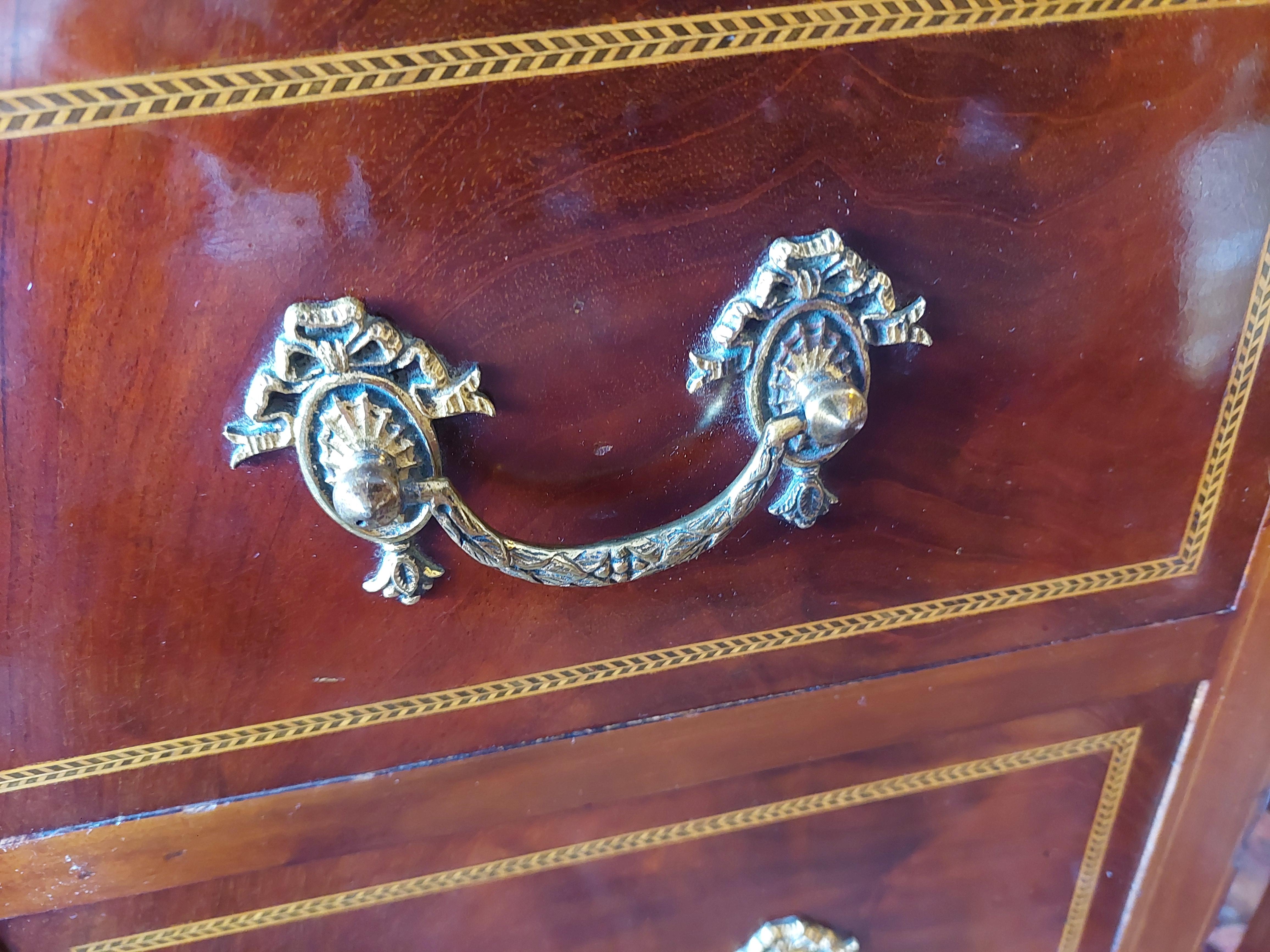 Coiffeuse en acajou de style édouardien avec miroir en vente 4