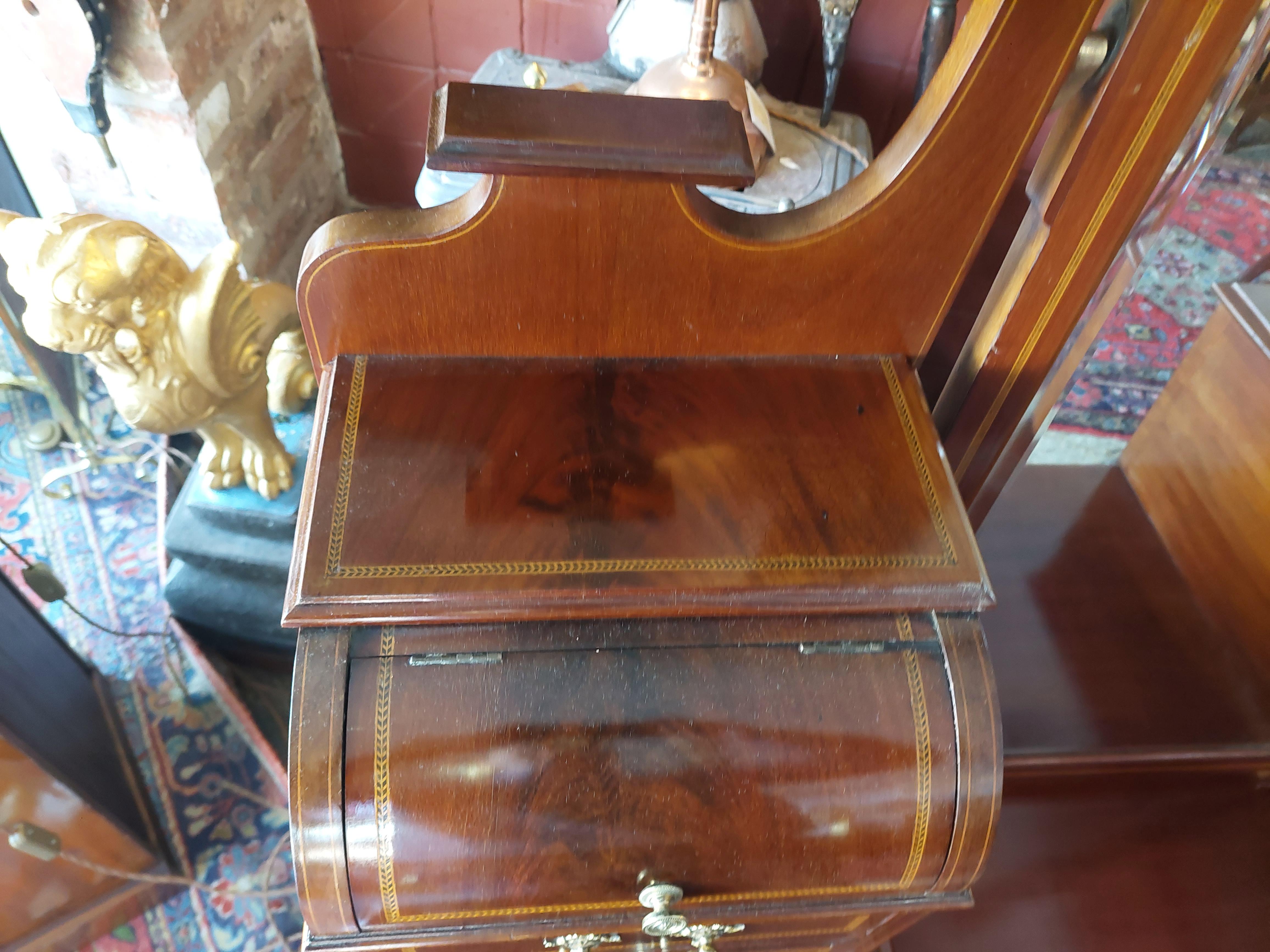 Coiffeuse en acajou de style édouardien avec miroir en vente 1
