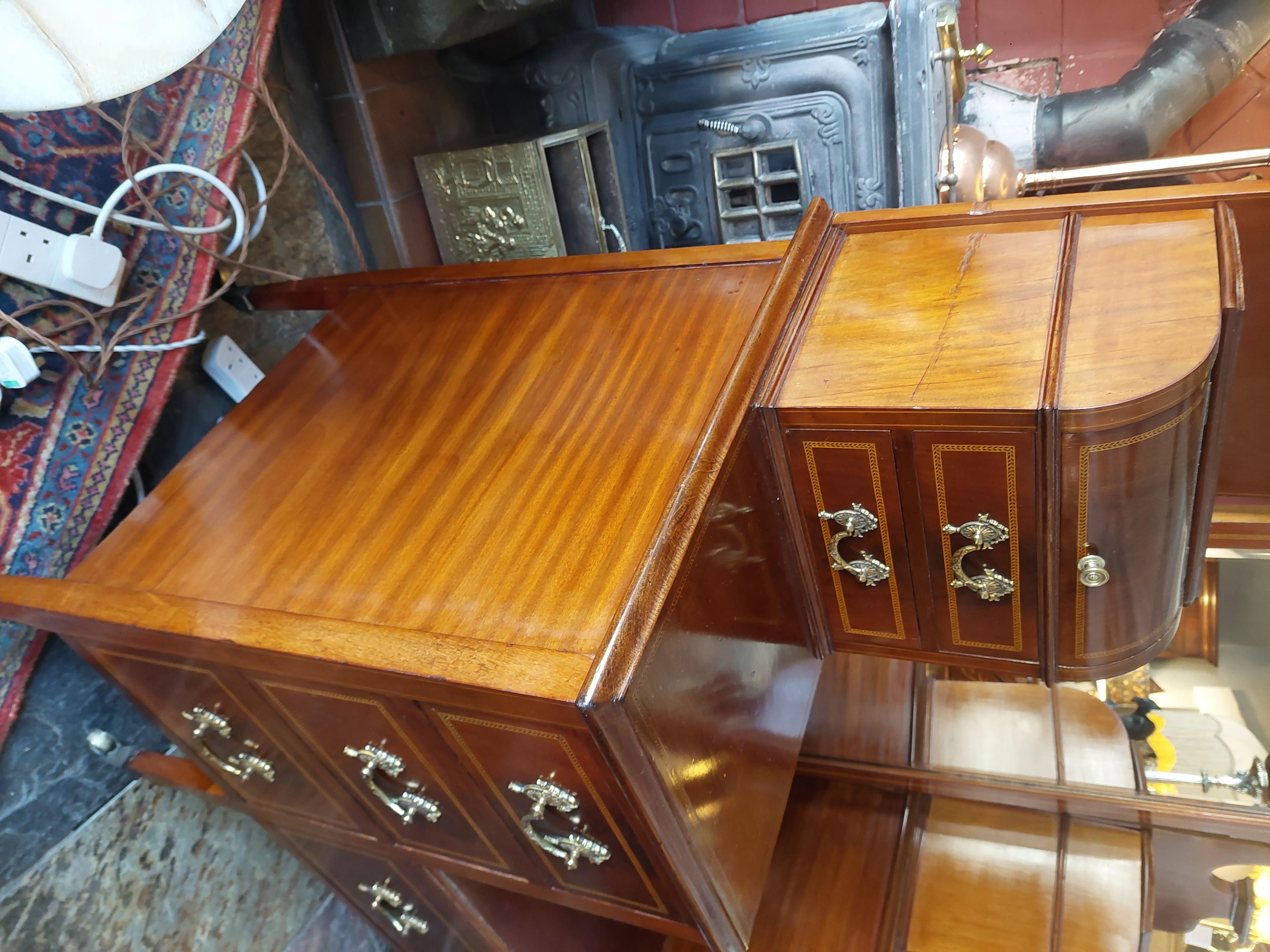 Coiffeuse en acajou de style édouardien avec miroir en vente 2