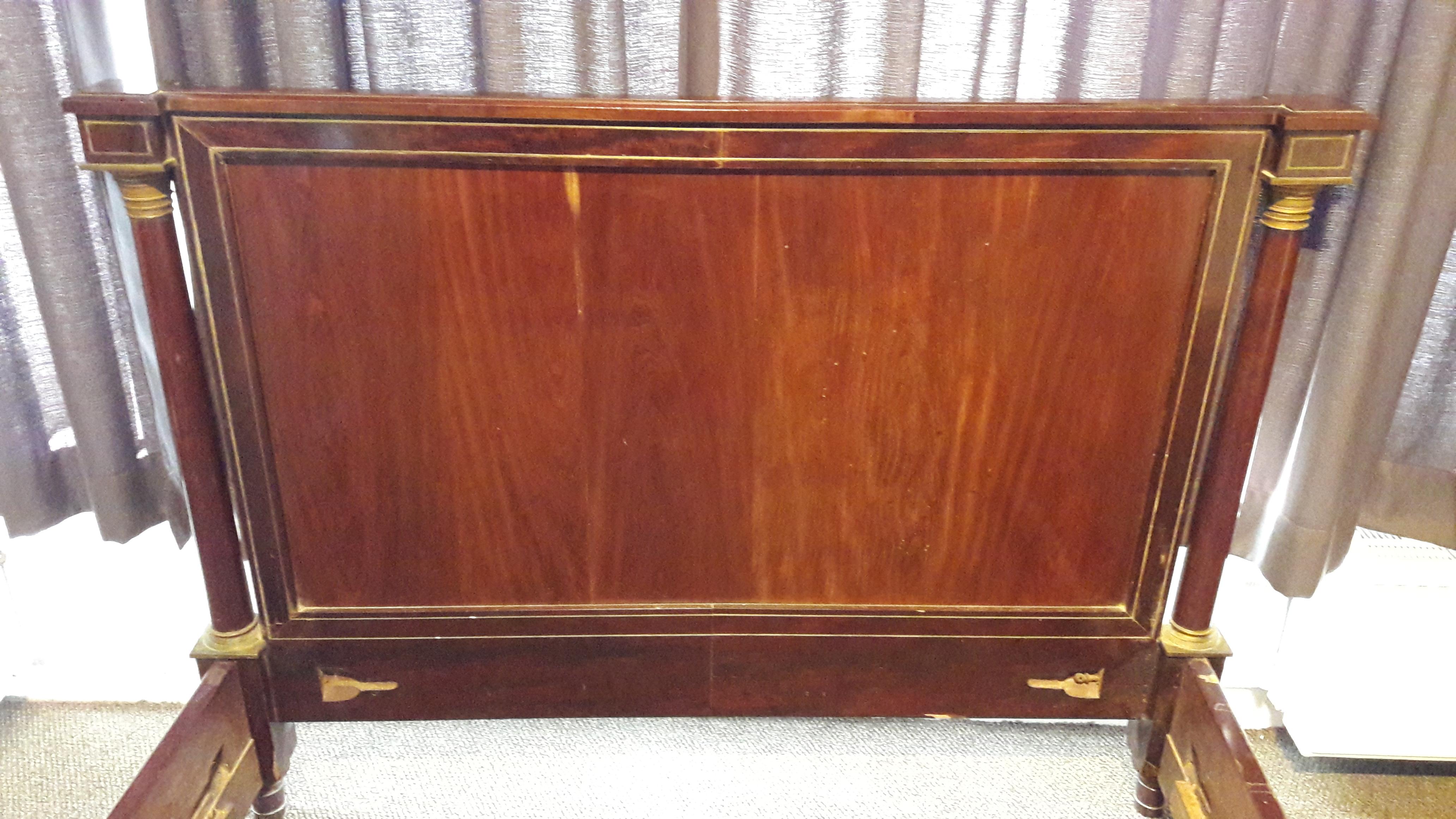 Mahogany Empire Bed Frame In Fair Condition For Sale In Antwerp, Antwerp