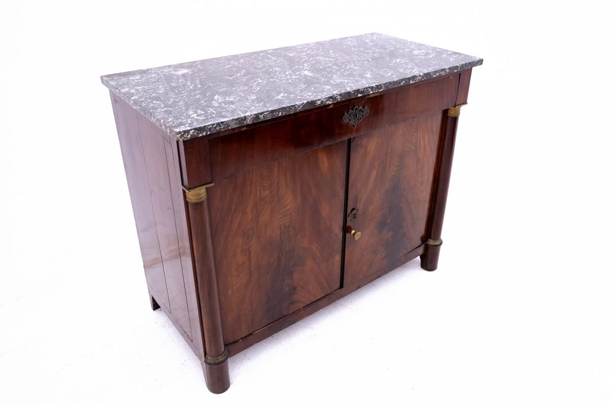 Mahogany Empire chest of drawers, France, circa 1880.

Currently under renovation.

Wood: mahogany

dimensions: height 95 cm x width 120 cm x depth 55 cm