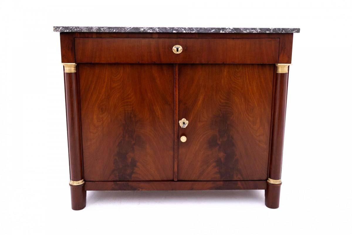Mahogany Empire chest of drawers, France, circa 1880.

Currently under renovation.

Wood: mahogany

dimensions: height 95 cm x width 120 cm x depth 55 cm