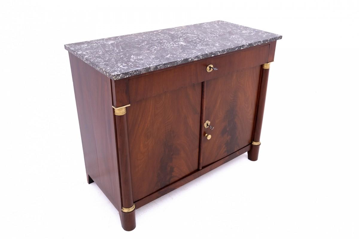 French Mahogany Empire chest of drawers, France, circa 1880. For Sale