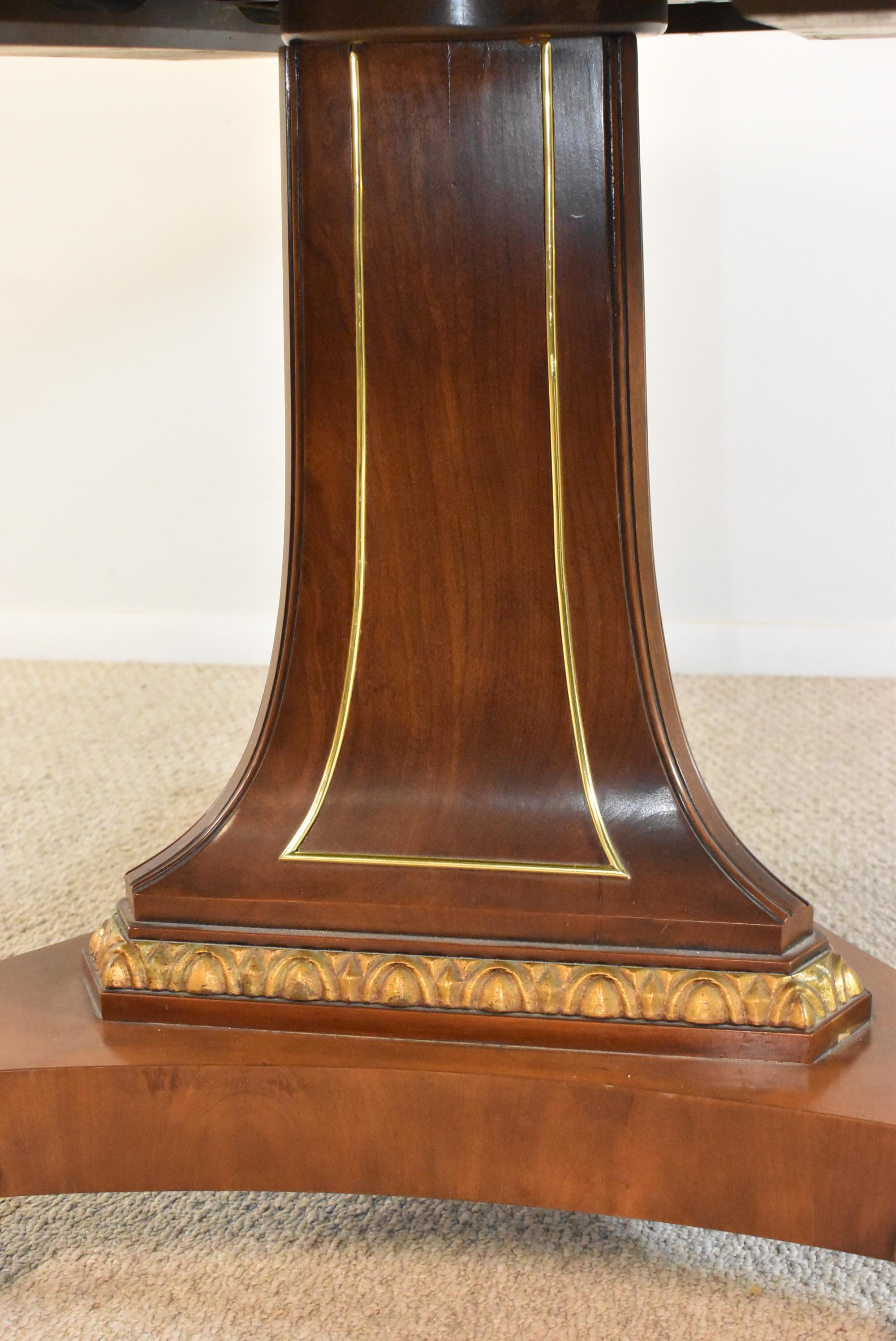 Esstisch aus Mahagoni im Empire-Stil von Baker Furniture, rund mit Blatt, Pfotenfüßen (Ende des 20. Jahrhunderts)