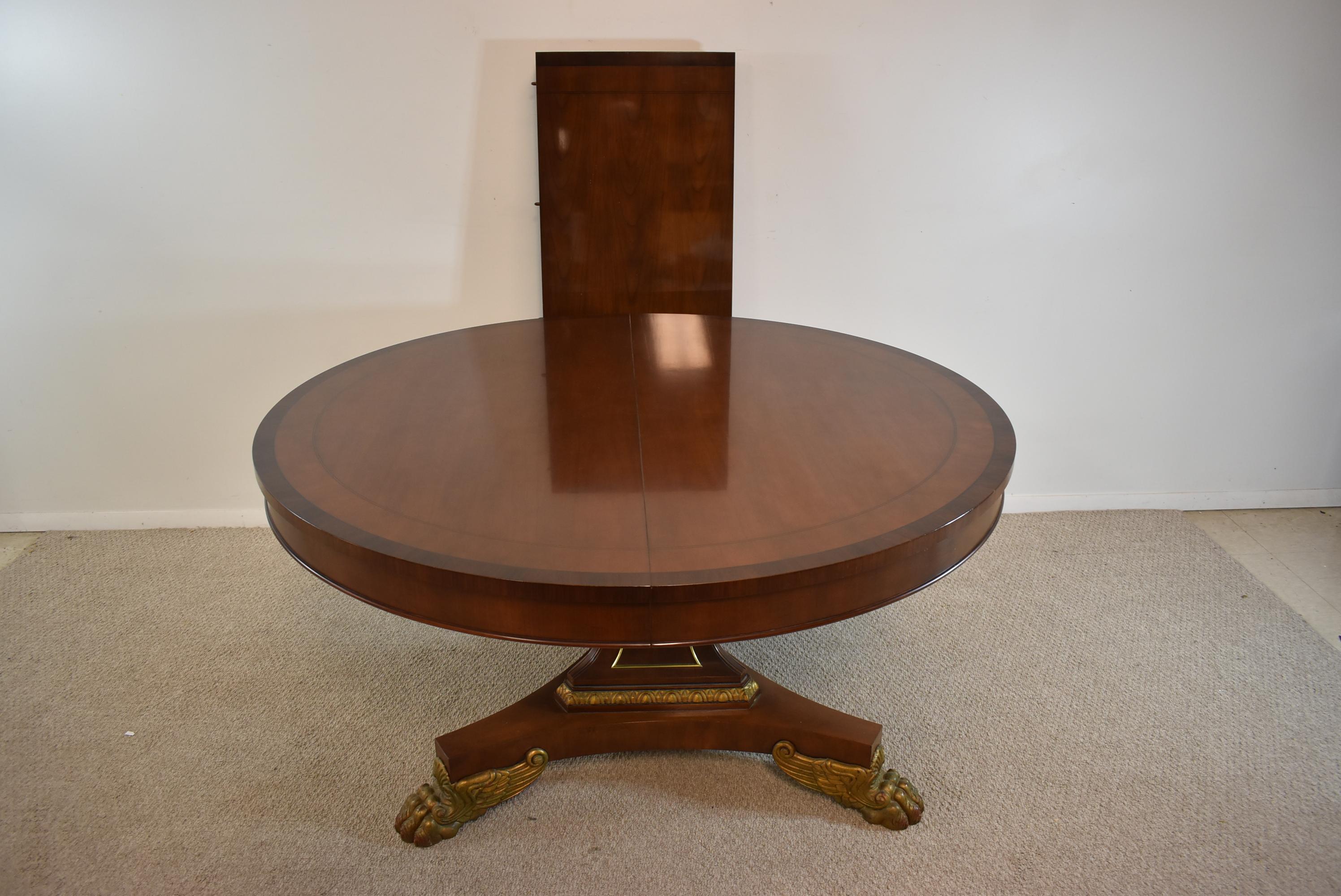 Esstisch aus Mahagoni im Empire-Stil von Baker Furniture, rund mit Blatt, Pfotenfüßen 3