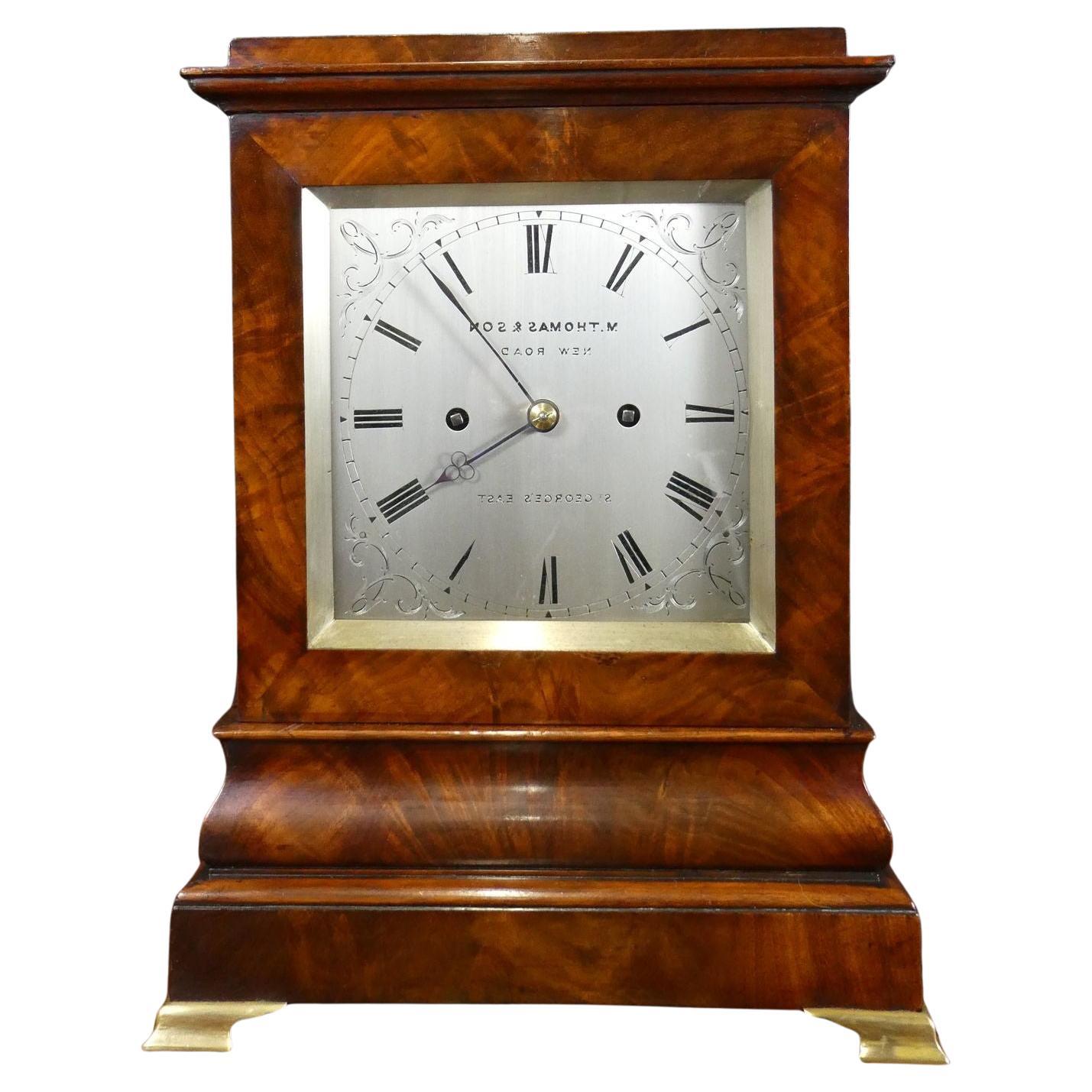 Reloj inglés de caoba con ménsula de biblioteca de doble fuselaje, Thomas
Son, Londres