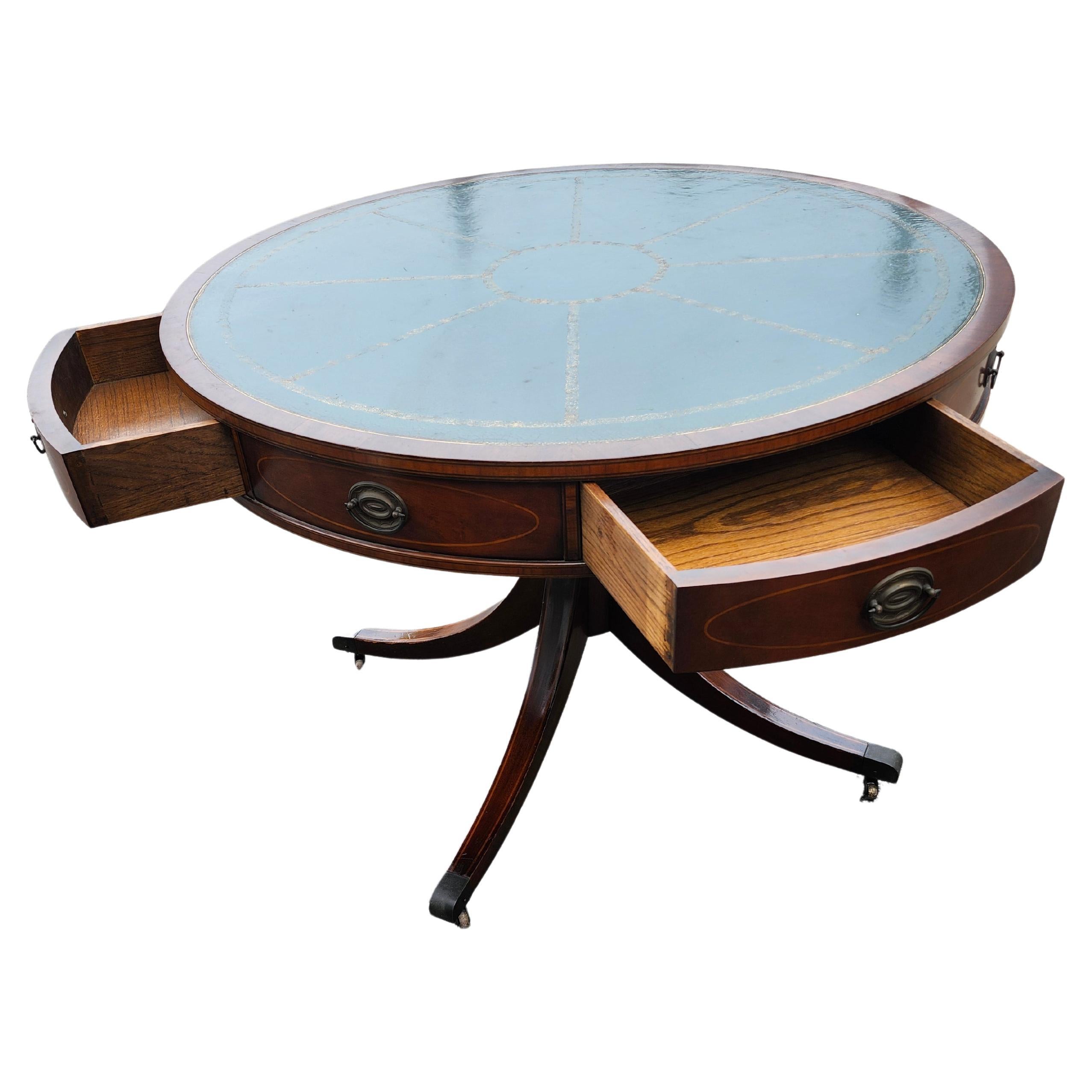 Tavolo da centro in stile Regency inglese in mogano con piano in pelle C1940 in vendita 1
