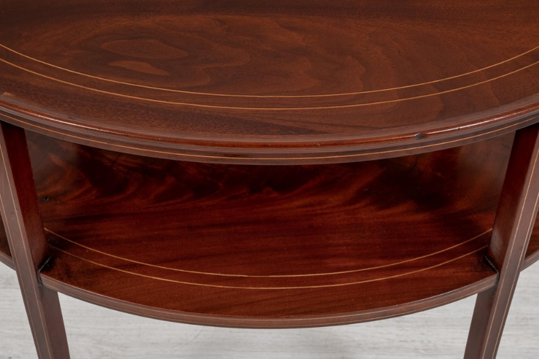 Table à étages en acajou Tables d'appoint à étages 1900 en vente 1