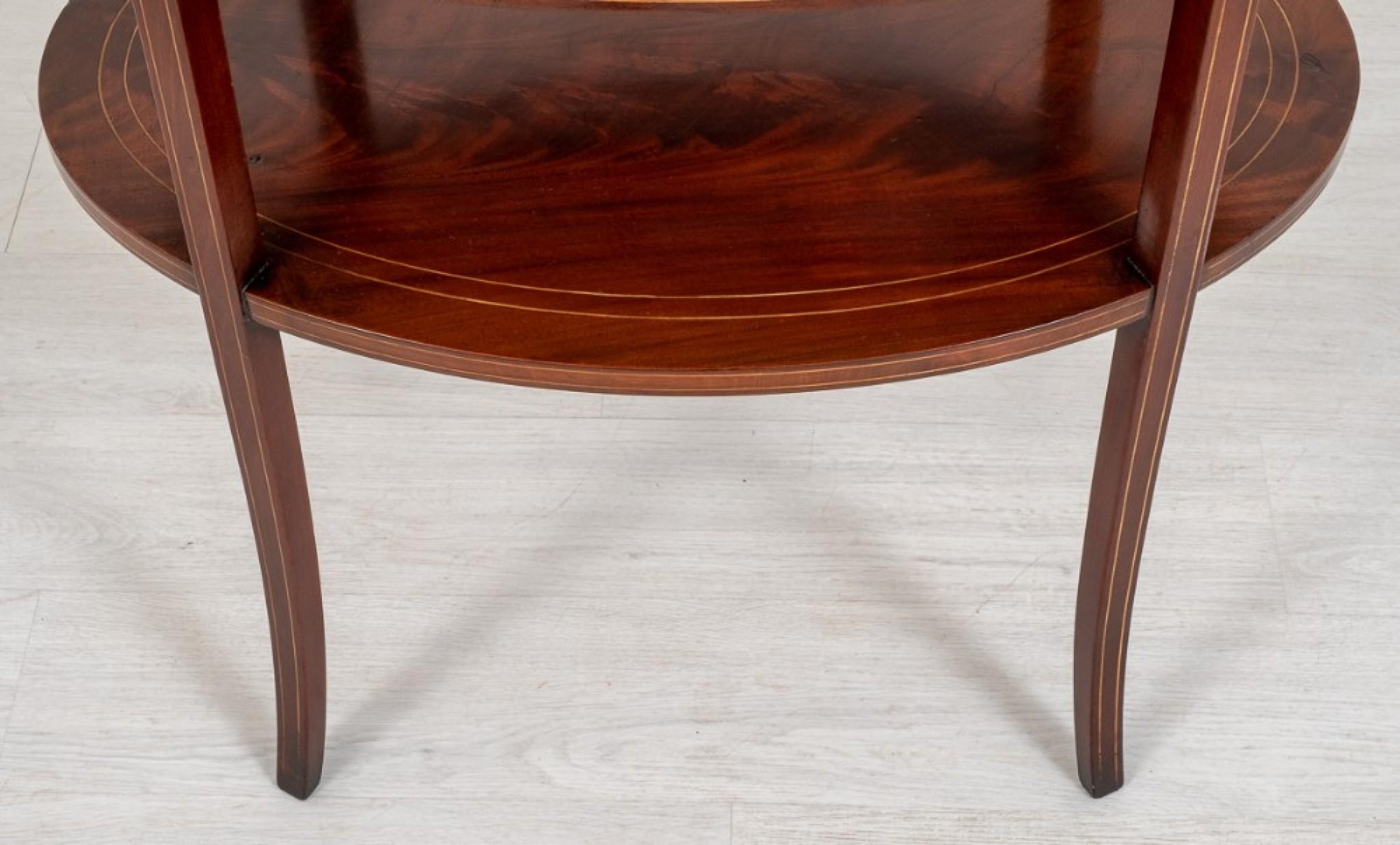 Table à étages en acajou Tables d'appoint à étages 1900 en vente 2