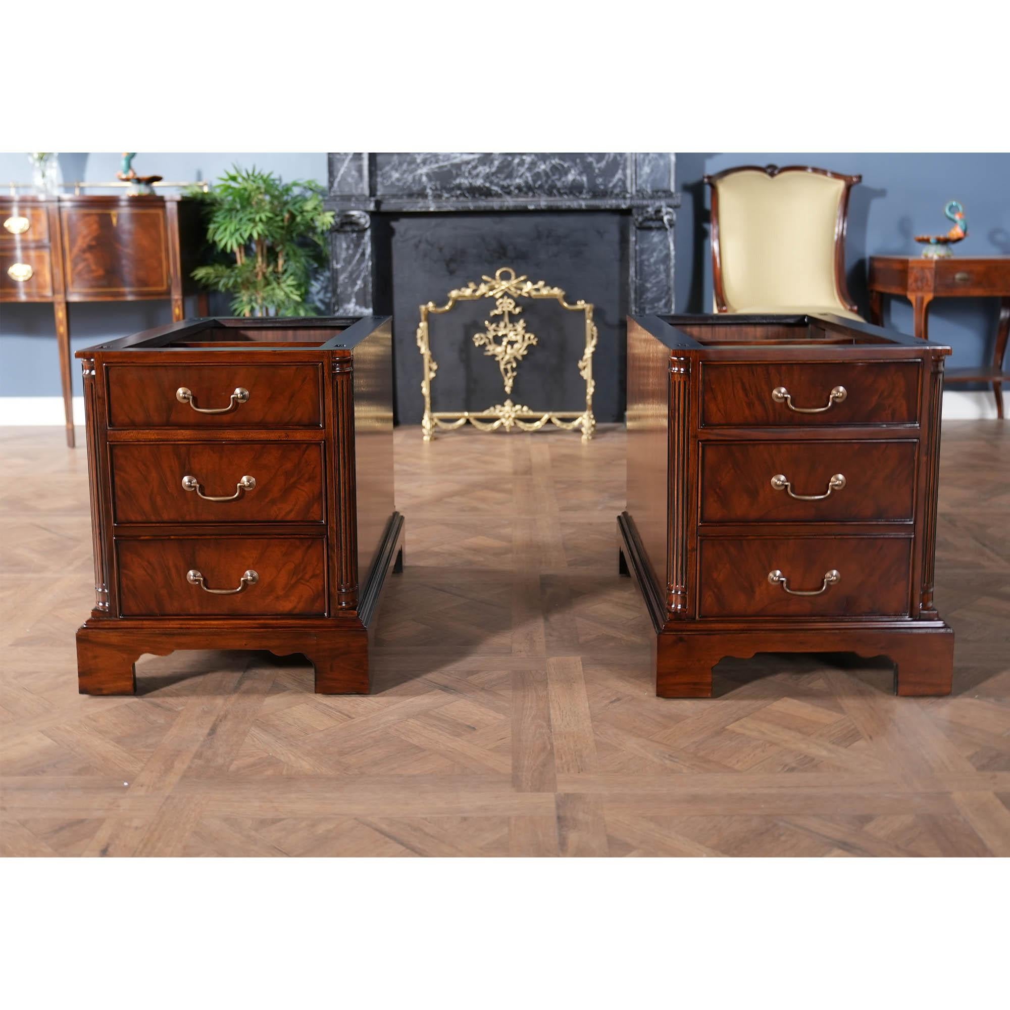 Renaissance Bureau de direction en acajou en vente