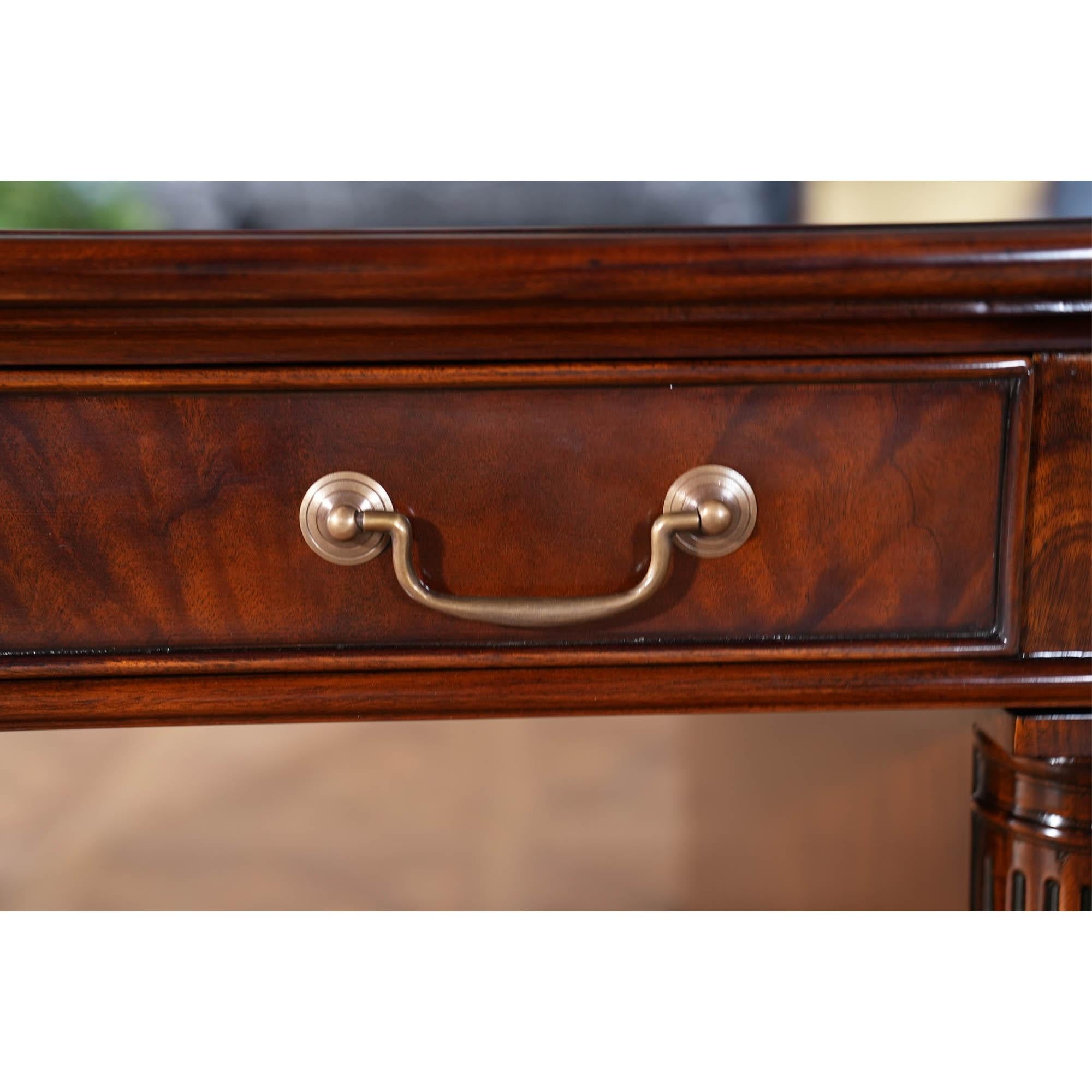 Bureau de direction en acajou en vente 2