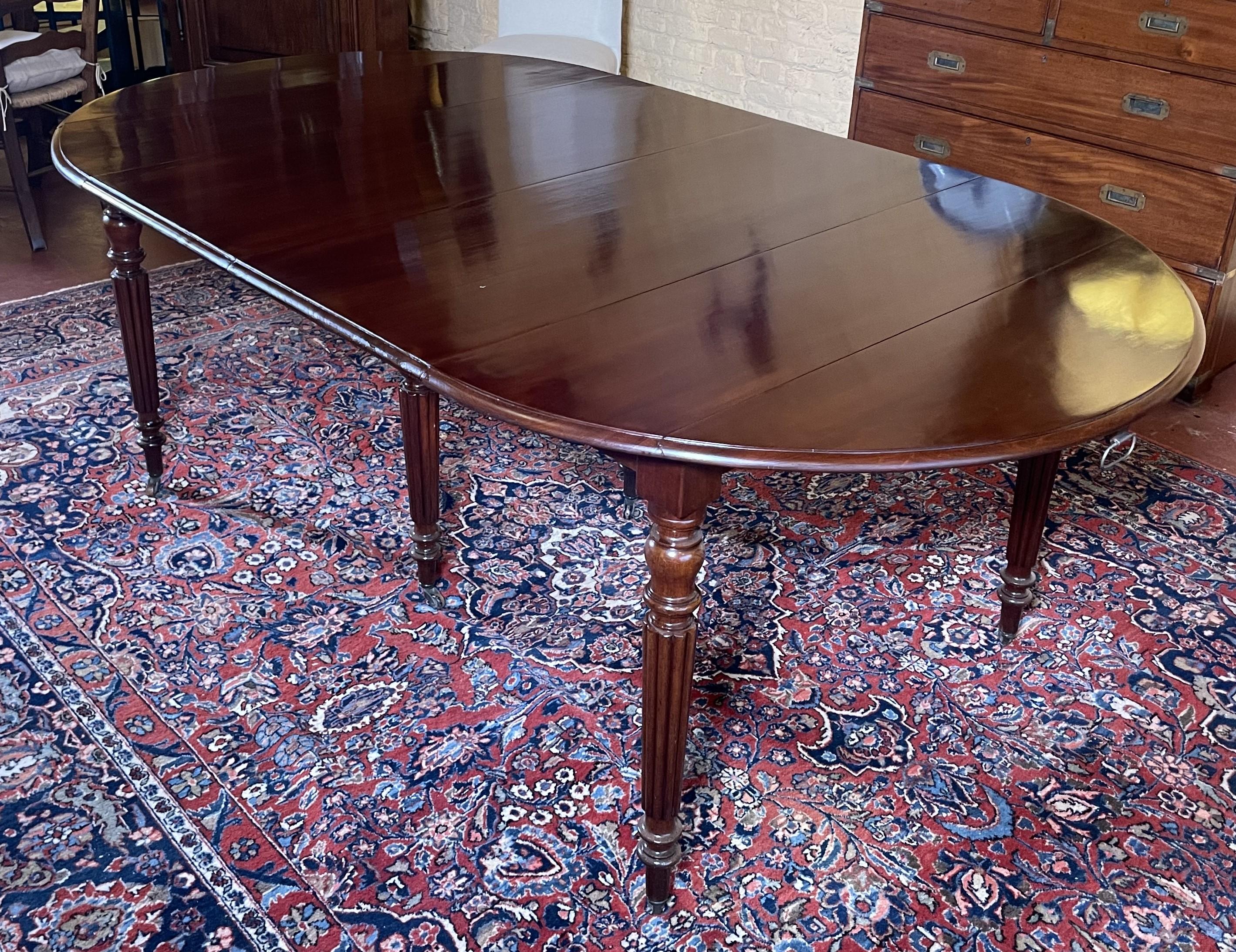 Mahogany Extending Table From The 19th Century For Sale 5