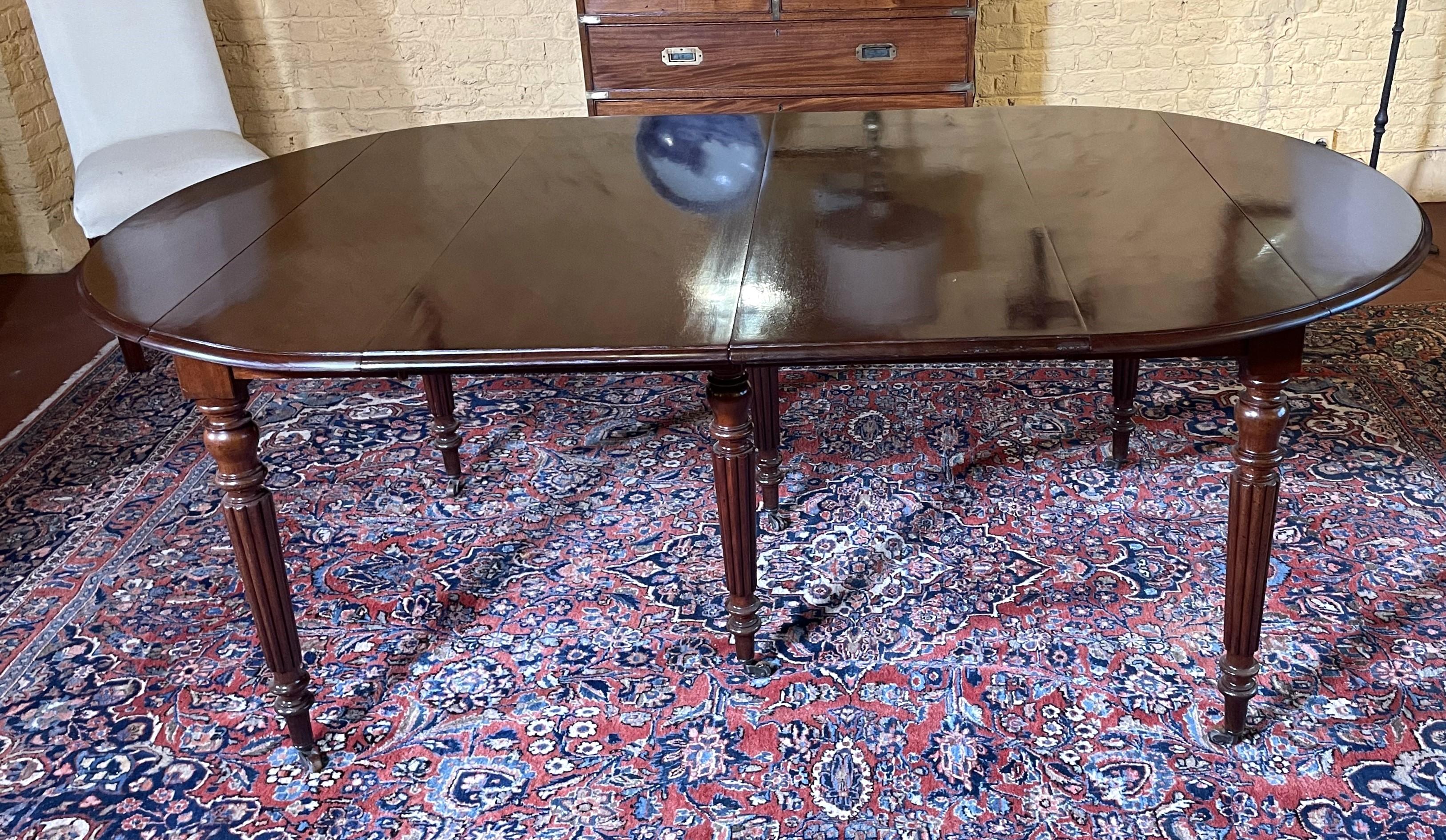 French Mahogany Extending Table From The 19th Century For Sale