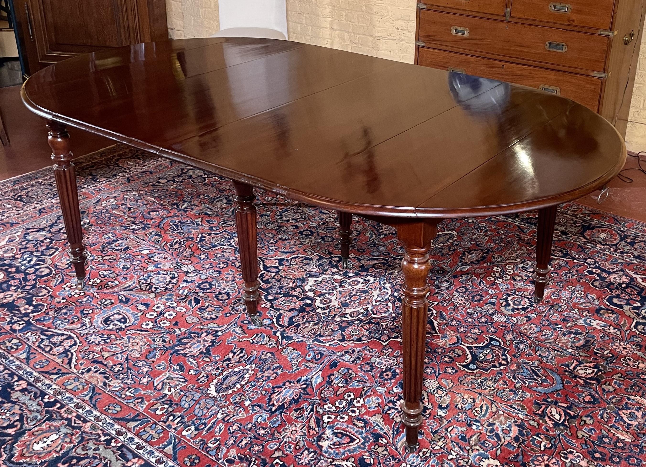 Mahogany Extending Table From The 19th Century For Sale 1