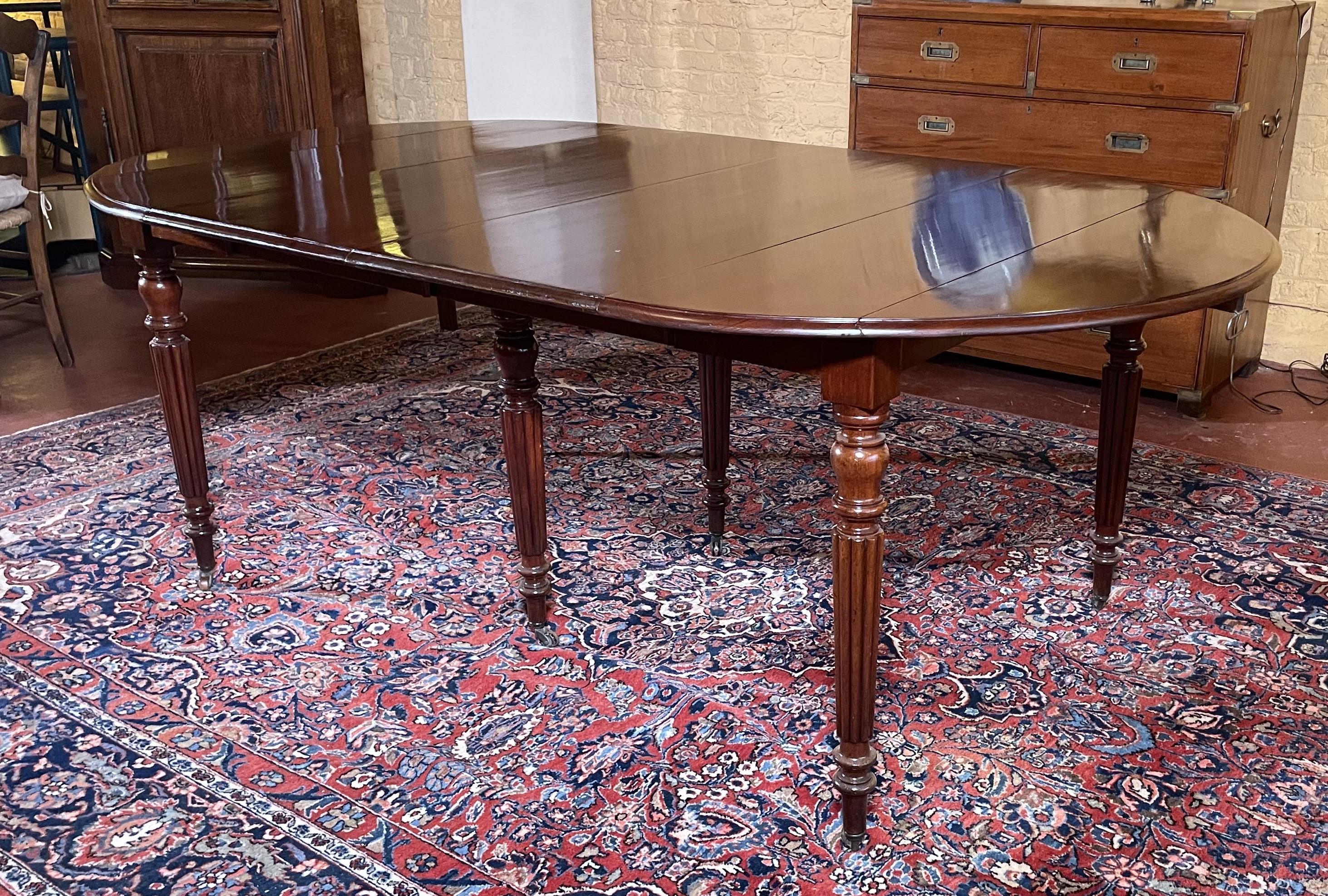 Mahogany Extending Table From The 19th Century For Sale 2