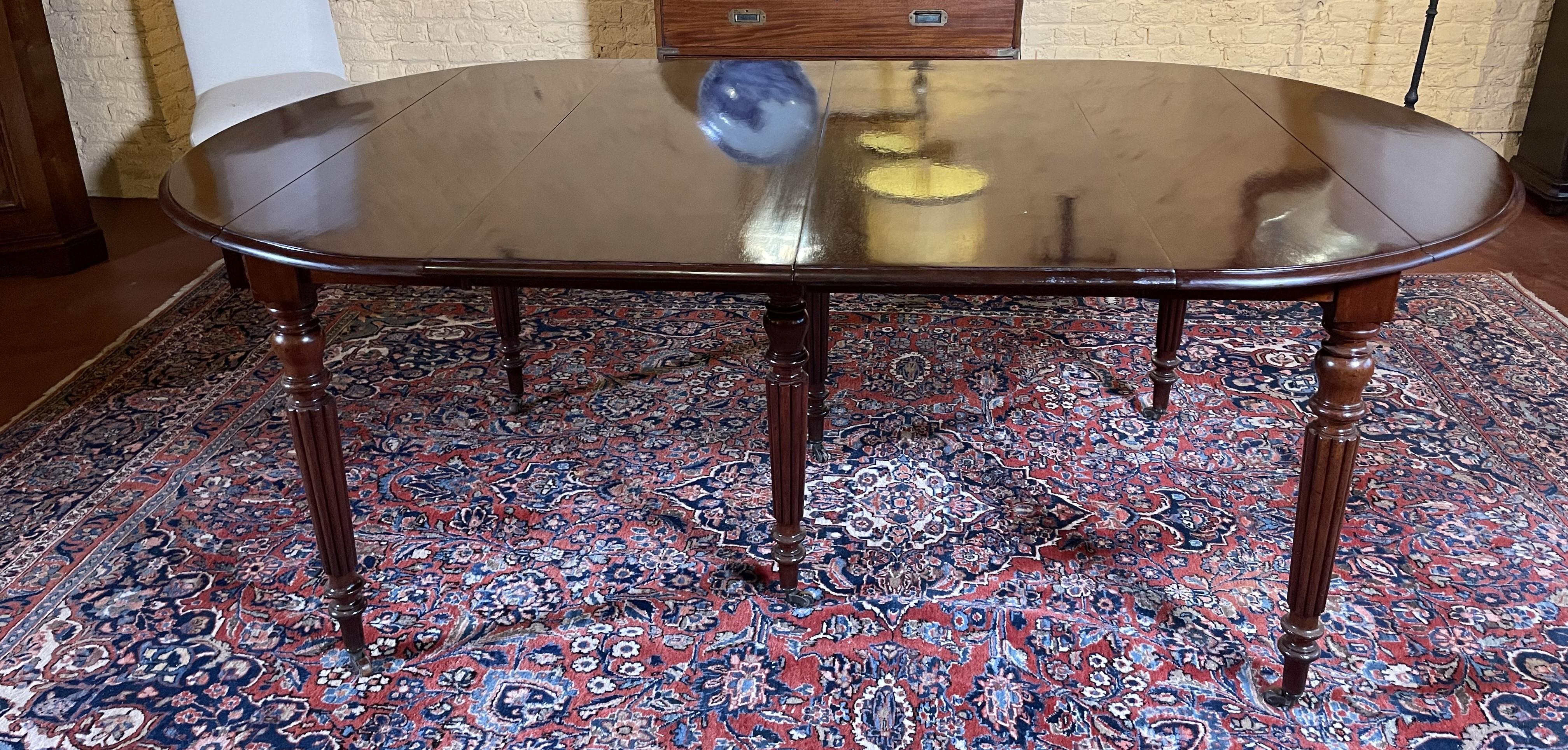Mahogany Extending Table From The 19th Century For Sale 4