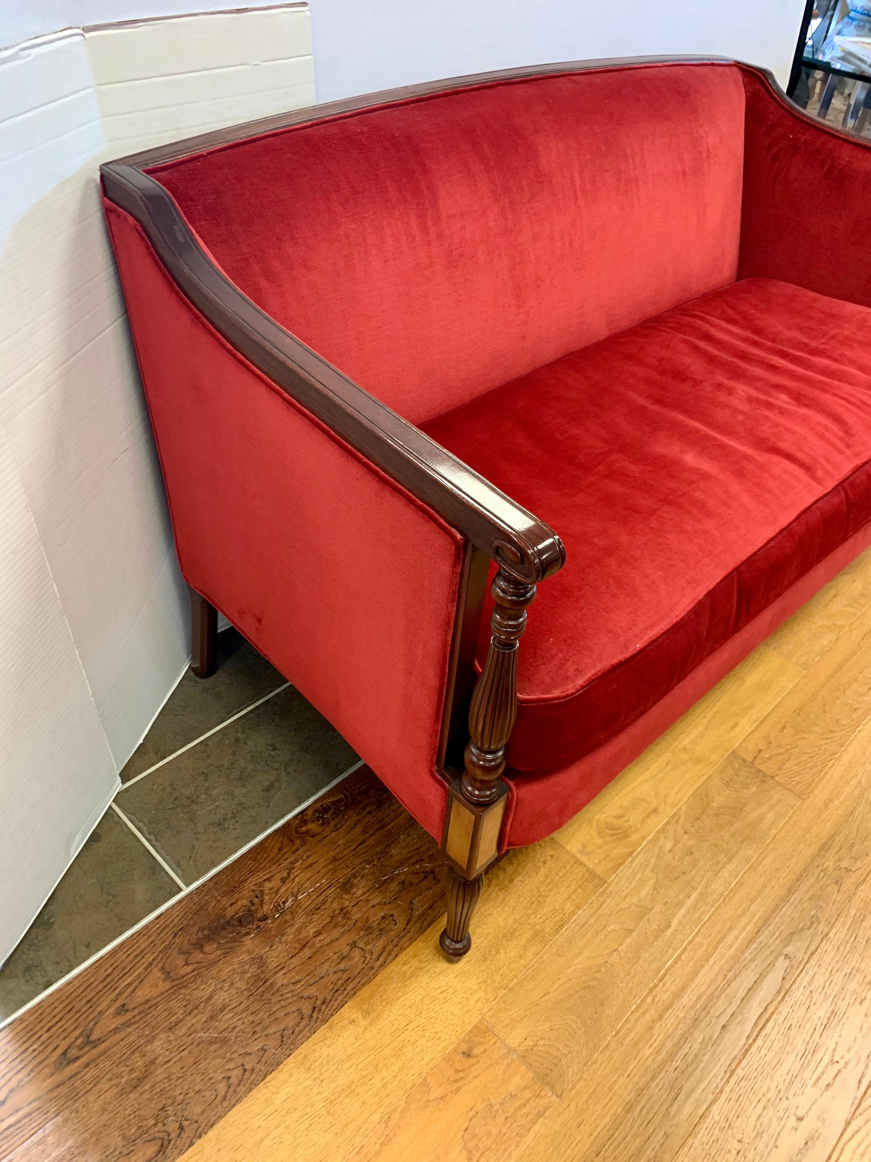 Mahogany Federal Red Velvet Settee Loveseat Bench In Good Condition In West Hartford, CT