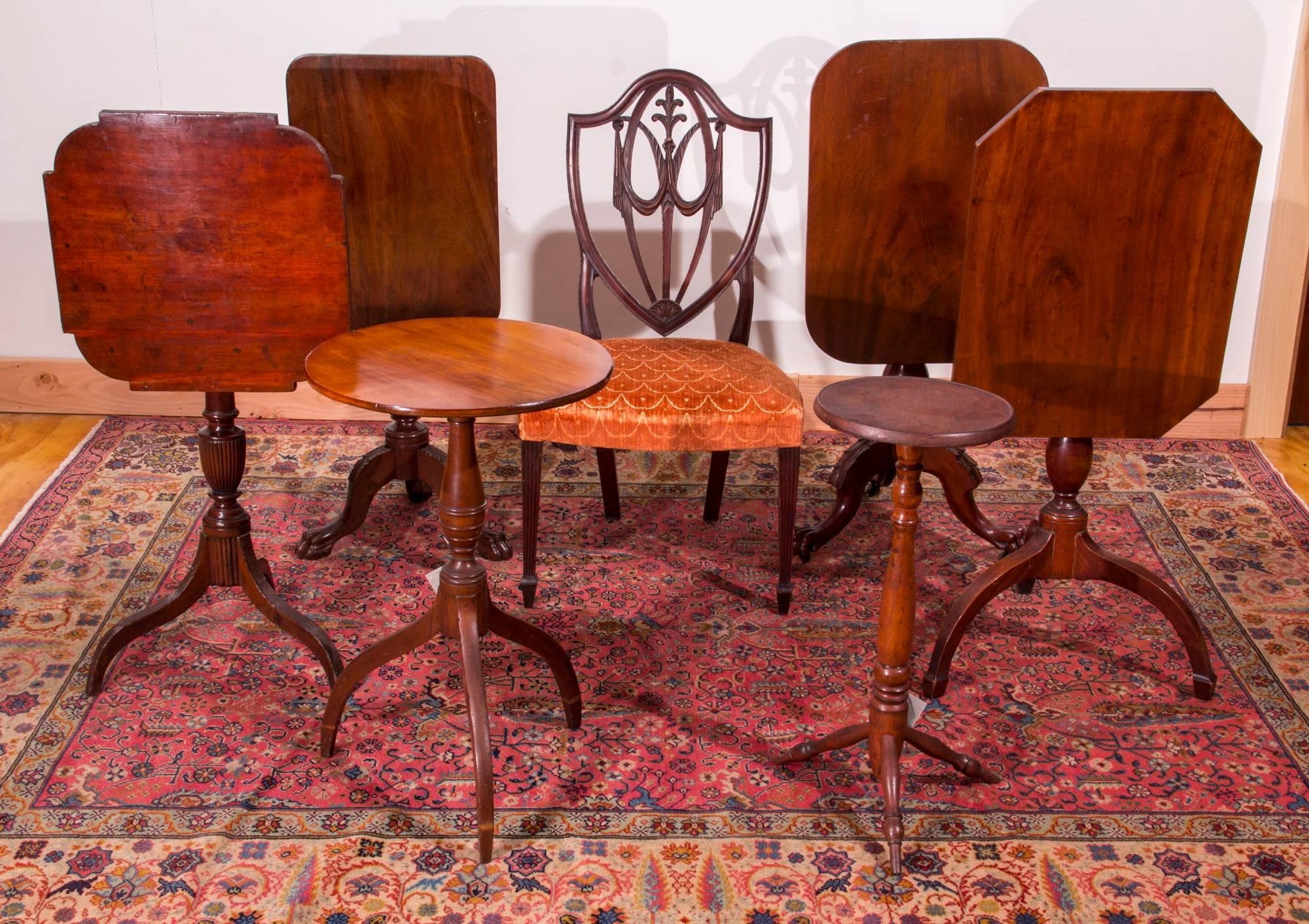 Mahogany Federal Tilt-Top Table with Spider Legs For Sale 3