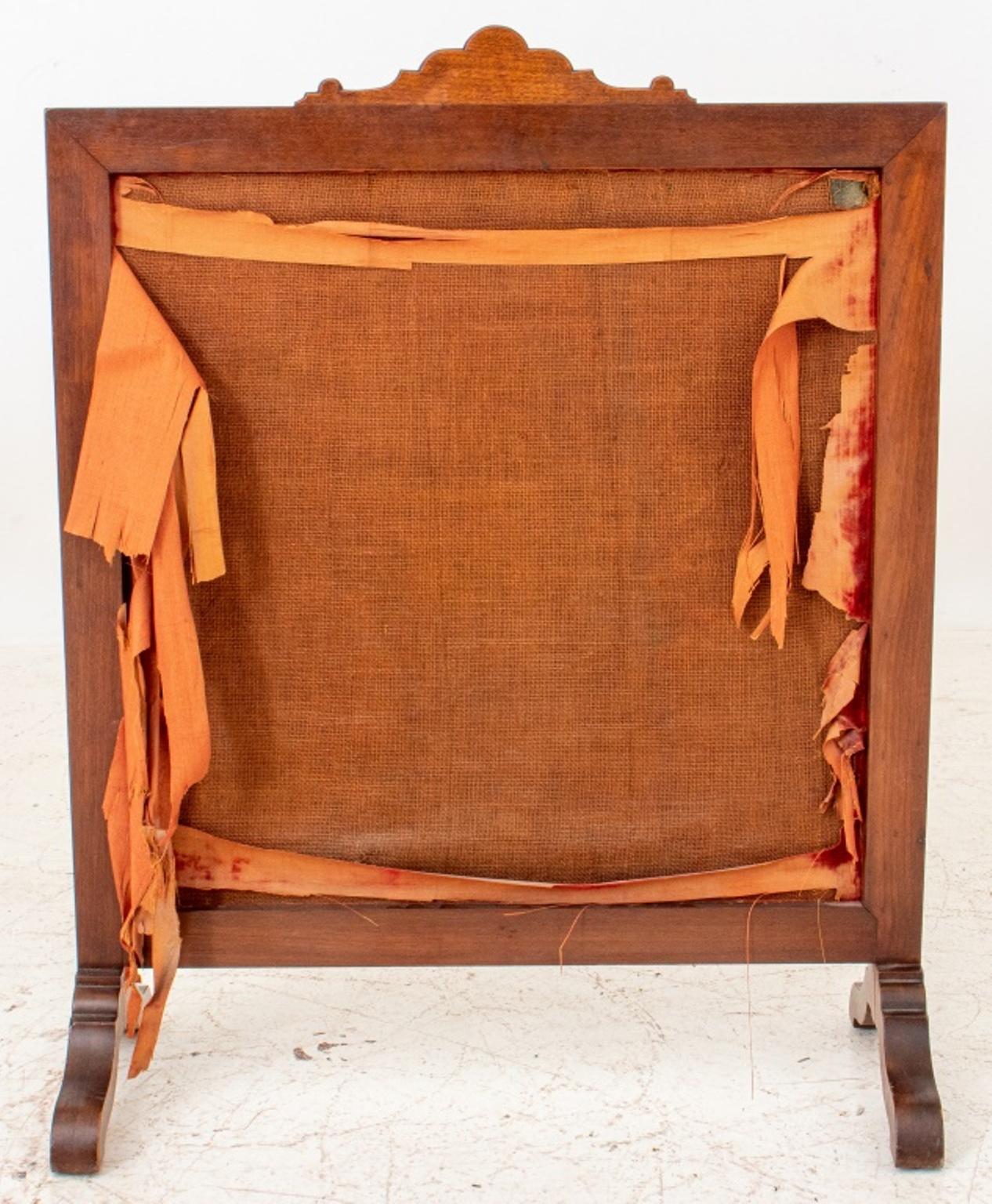Mahogany Fire Screen with Tapestry 19th Century For Sale 5