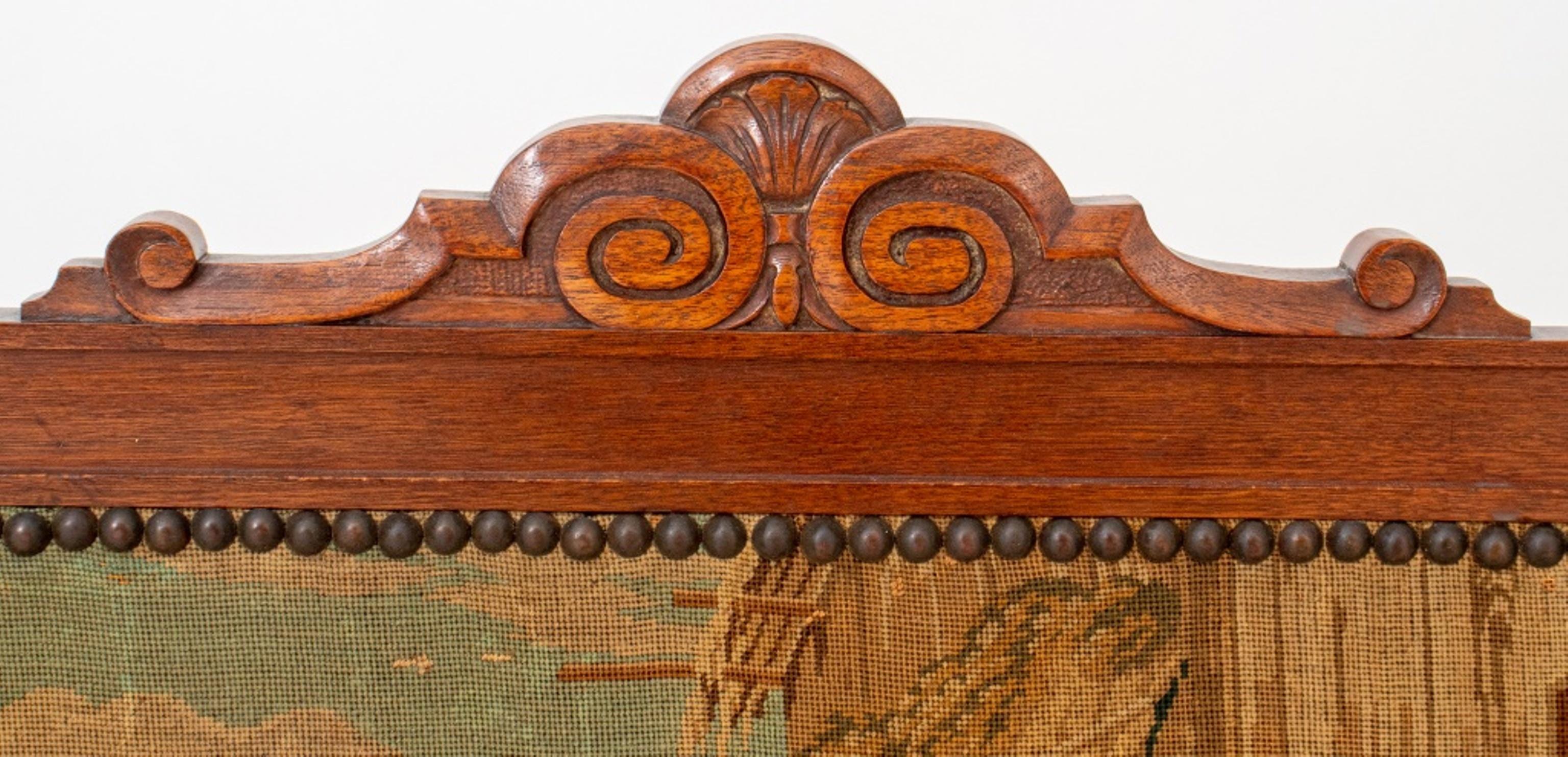 Pare-étincelles en acajou avec tapisserie 19ème siècle en vente 2