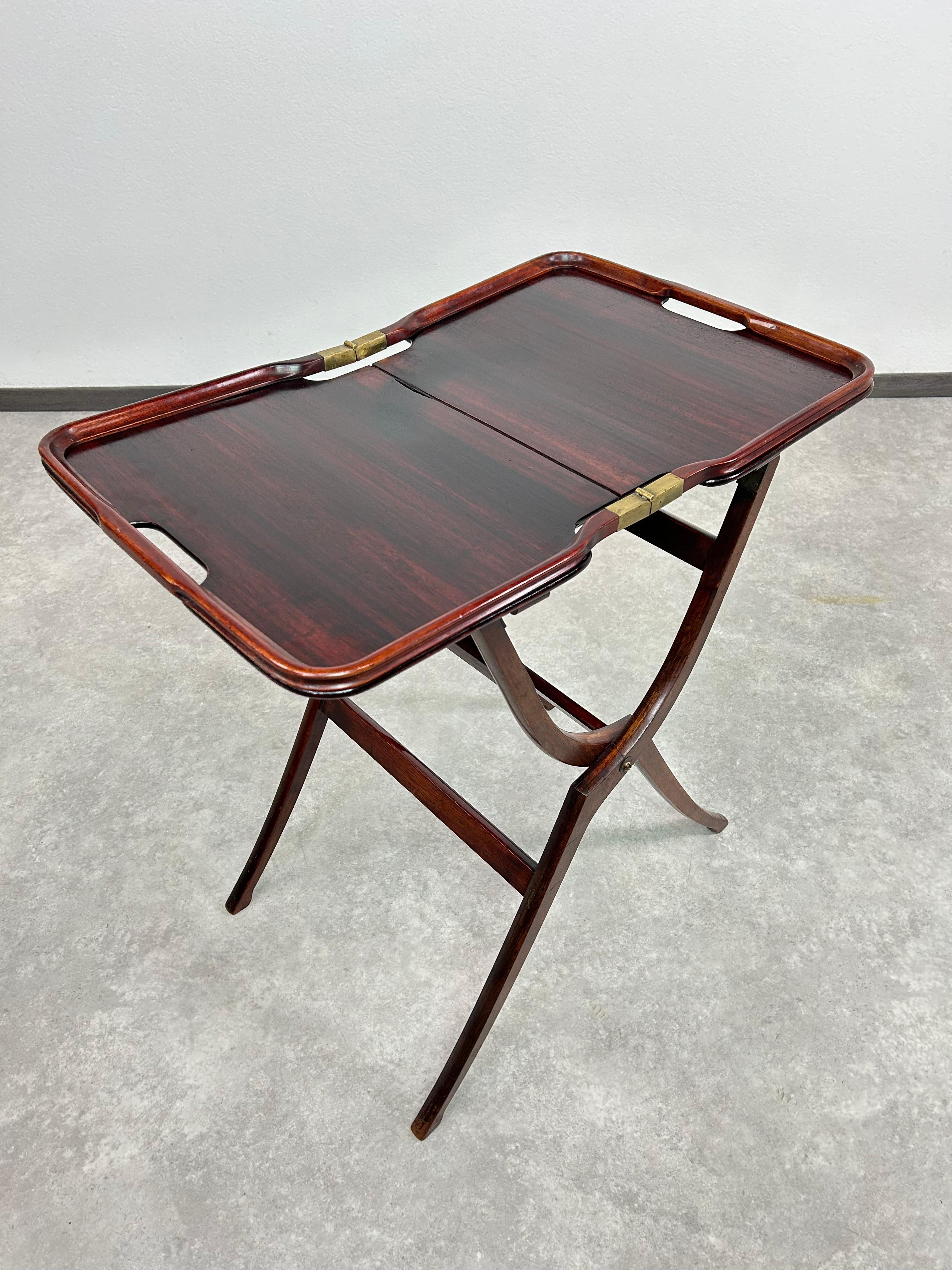 Mahogany folding table in style of vienna secession in excellent original condition with signs of use.