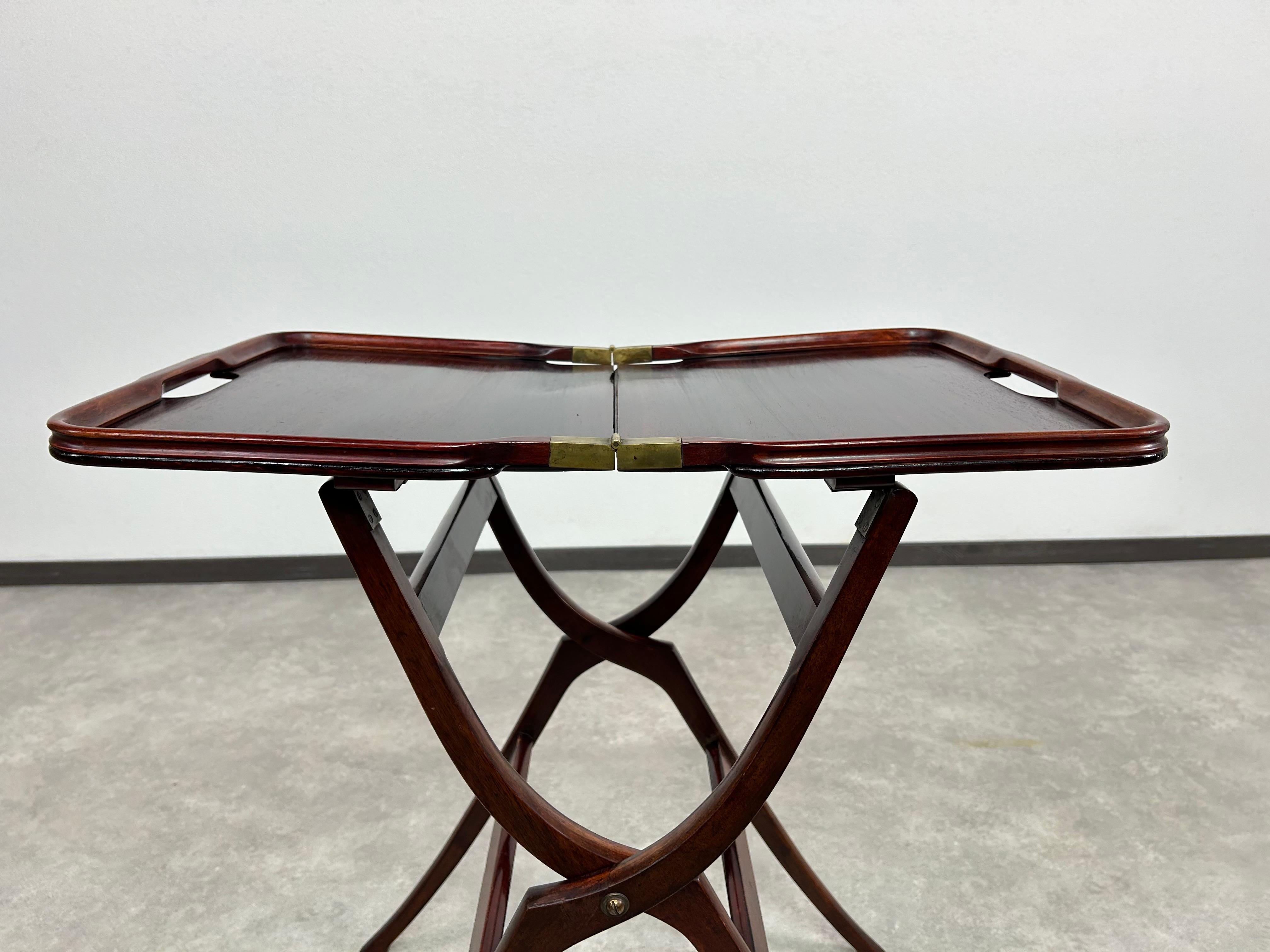 Mahogany folding table in style of vienna secession Excellent état - En vente à Banská Štiavnica, SK