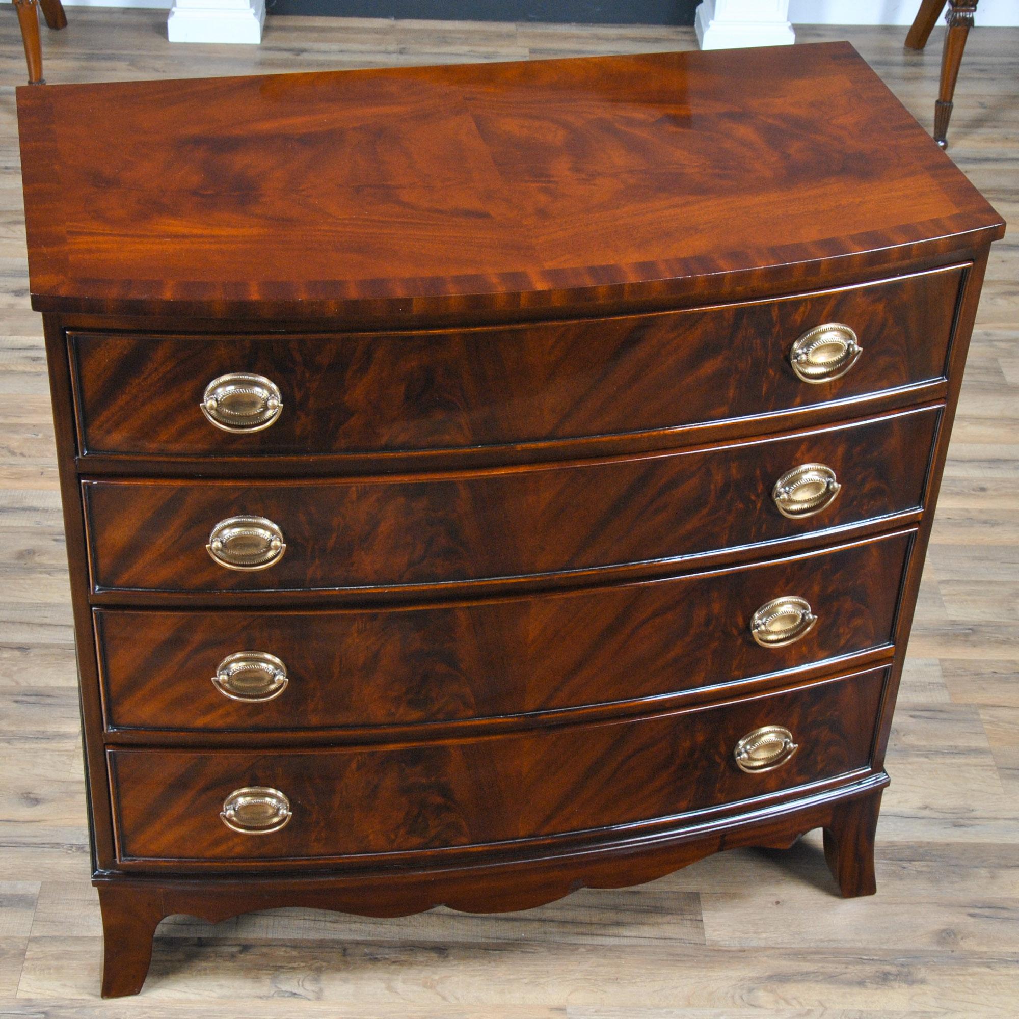An outstanding mahogany four drawer chest that is as at home in the bedroom as it would be in a front entrance, living room or home office. Elegant design and great mahogany veneers as well as mahogany solids combine with dovetailed drawers to