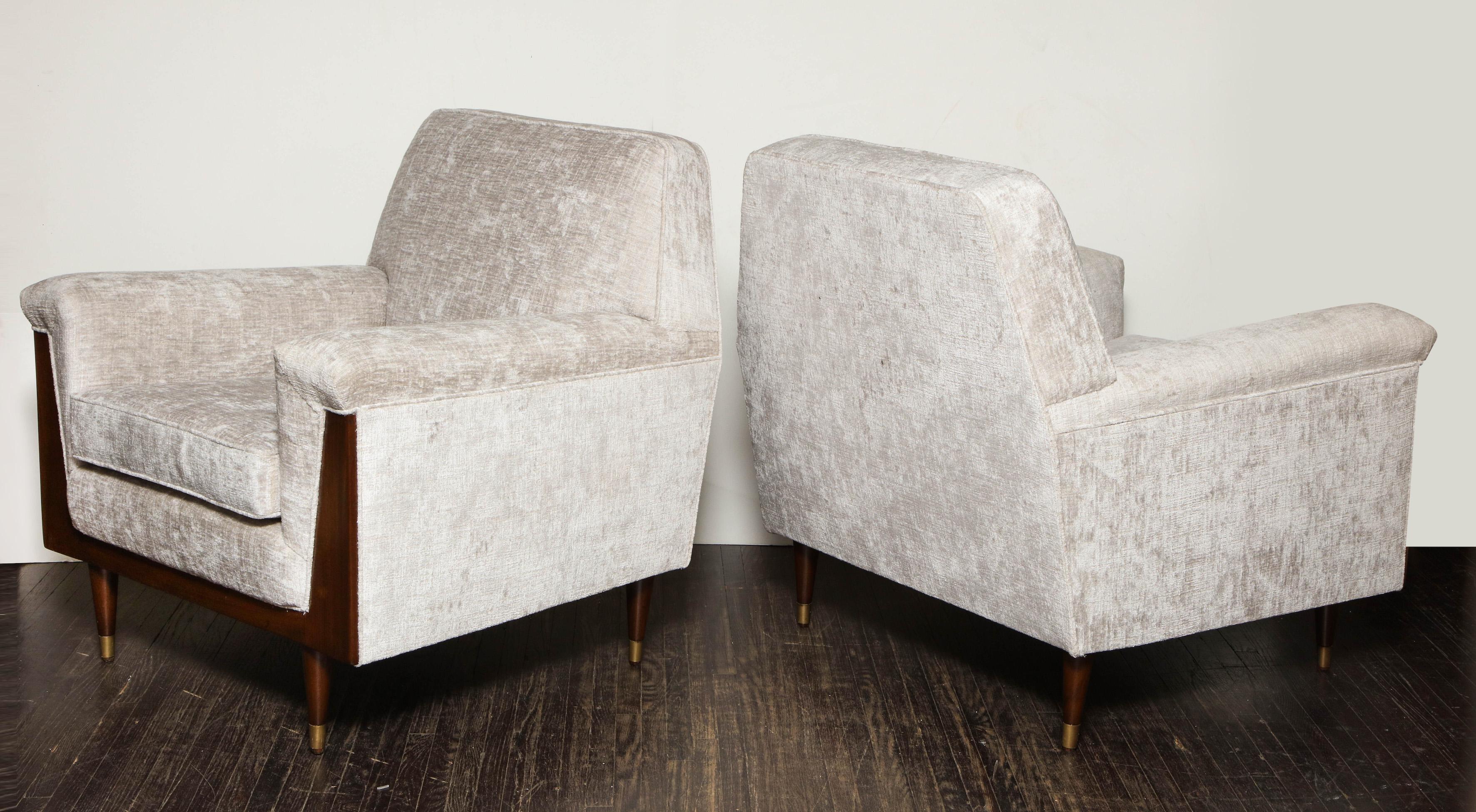 Pair of Mahogany Frame Club Chairs (Moderne der Mitte des Jahrhunderts)