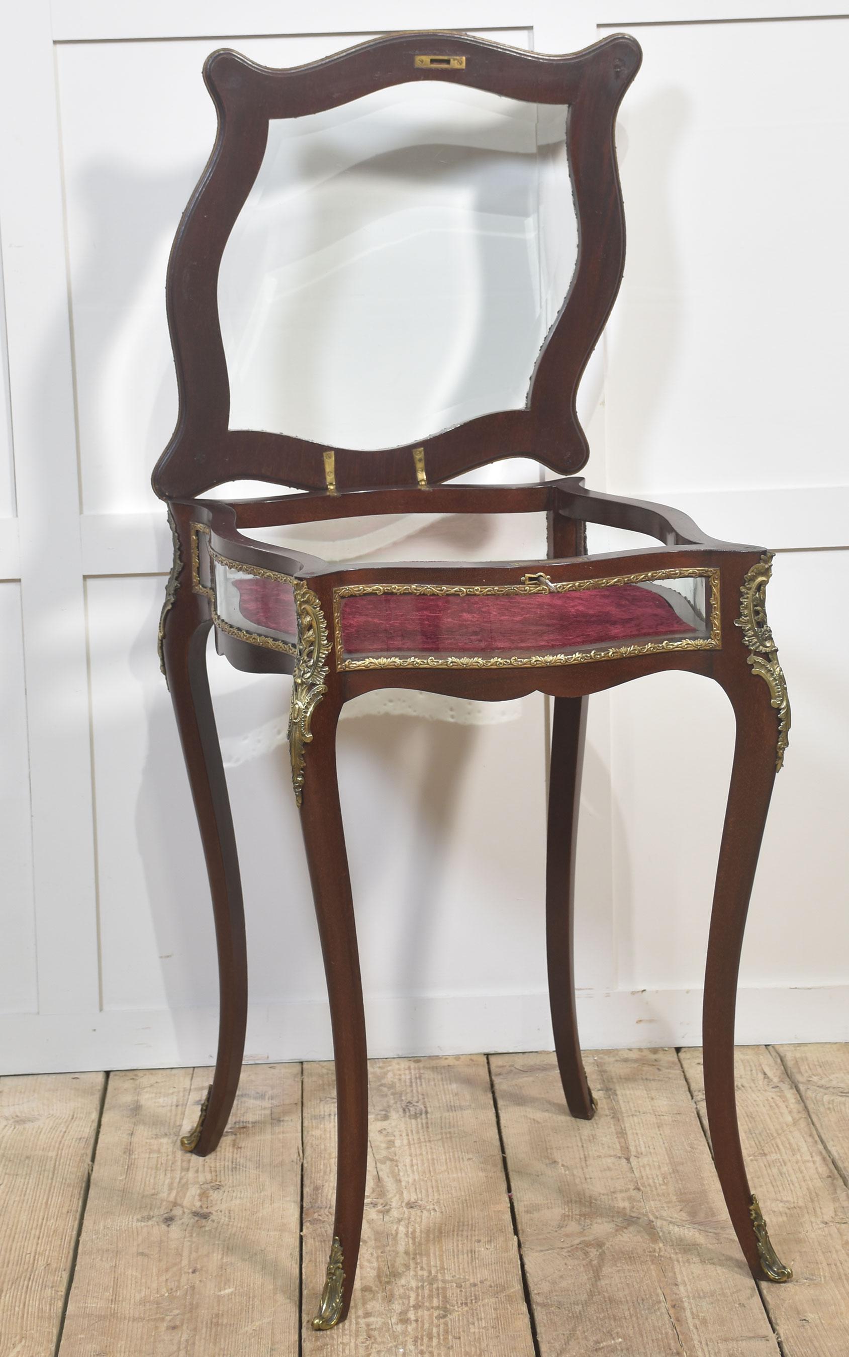 Tavolo Bijouterie con cornice in mogano in vendita 1