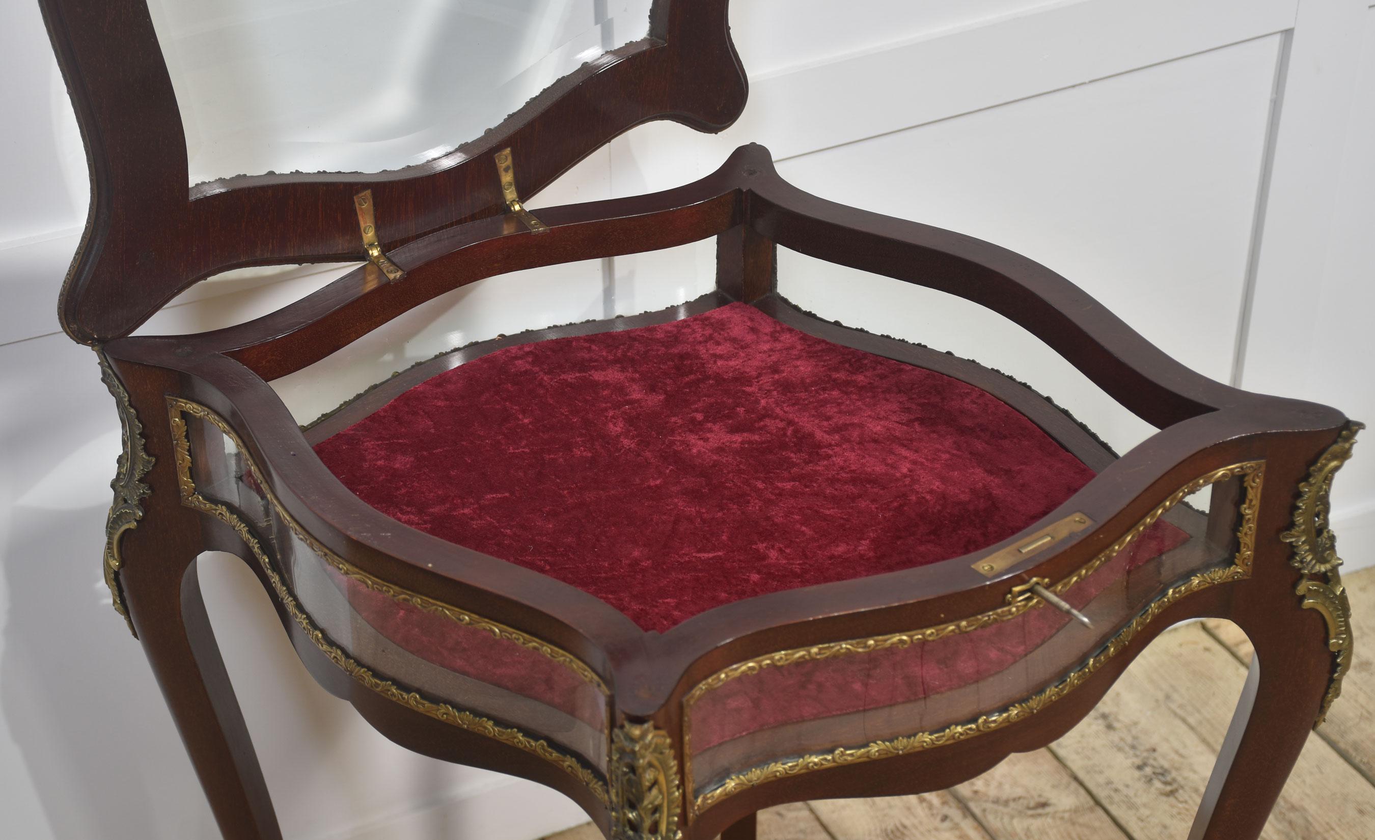 Tavolo Bijouterie con cornice in mogano in vendita 2