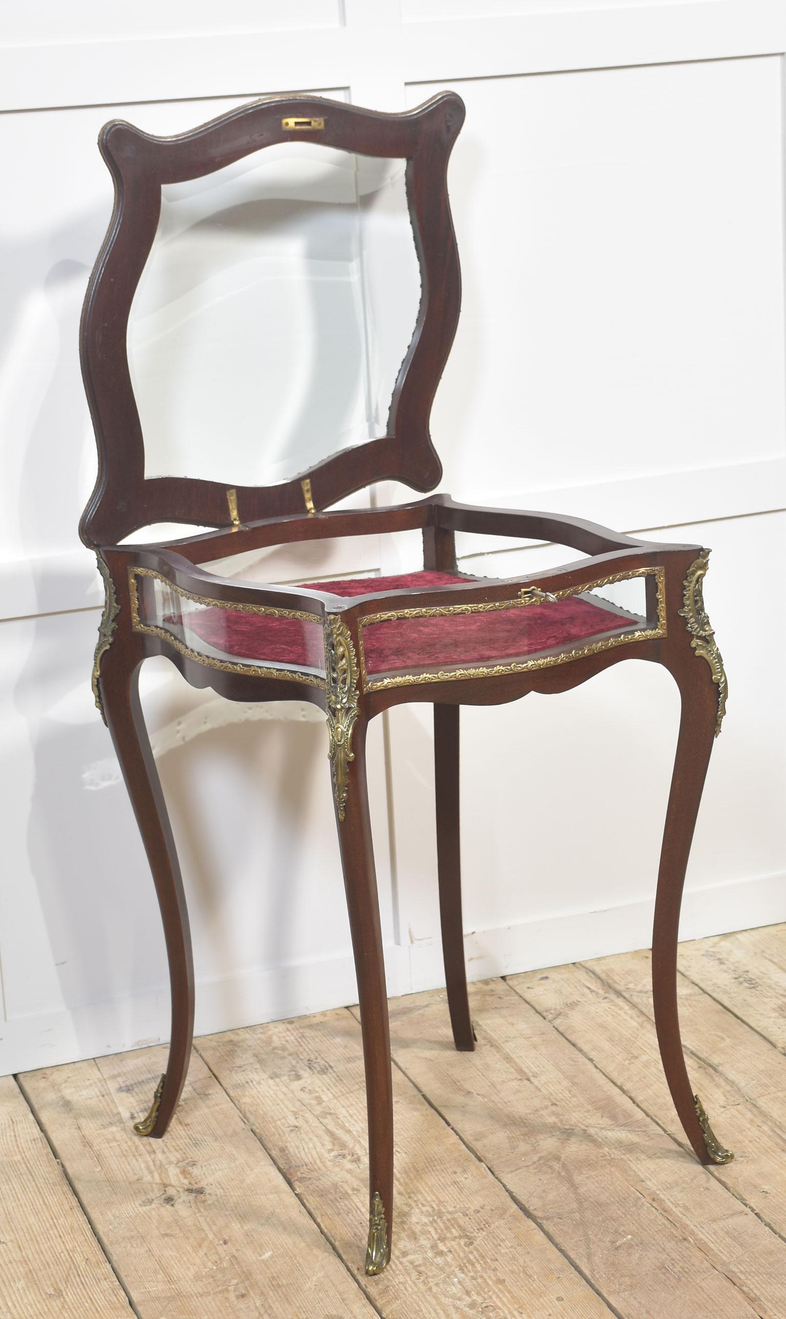 Tavolo Bijouterie con cornice in mogano in vendita 3