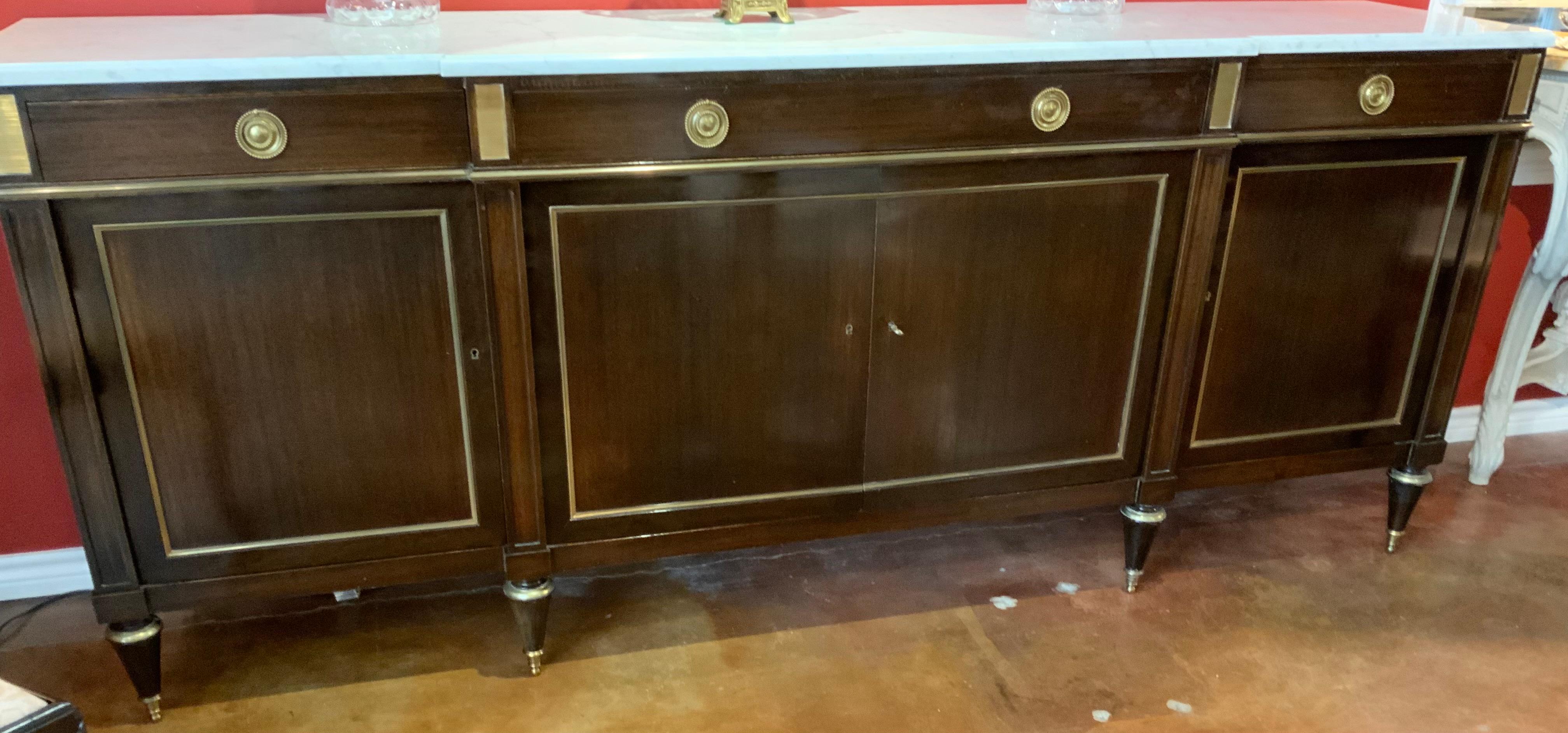 Buffet français de style Louis XVI en acajou avec plateau en marbre blanc en vente 5