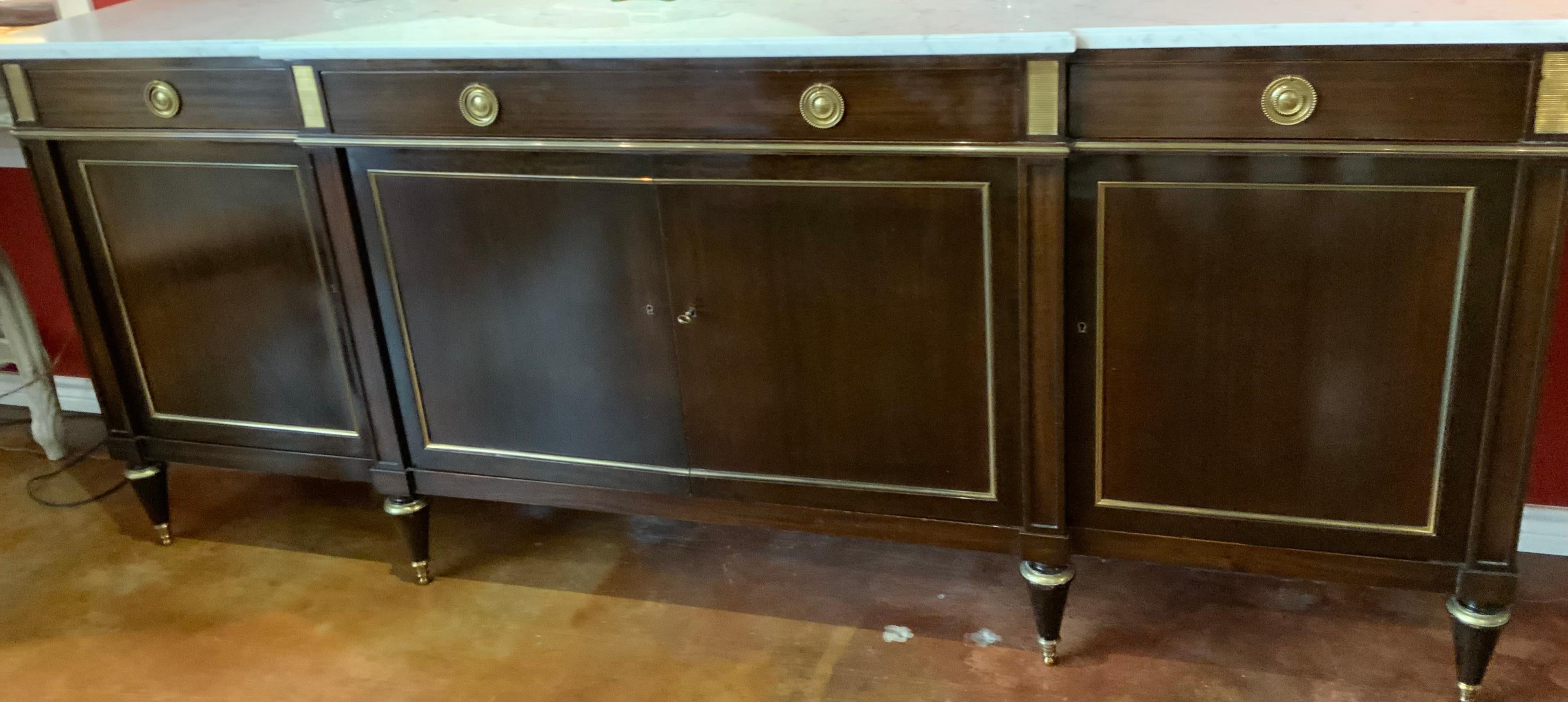 Buffet français de style Louis XVI en acajou avec plateau en marbre blanc en vente 6