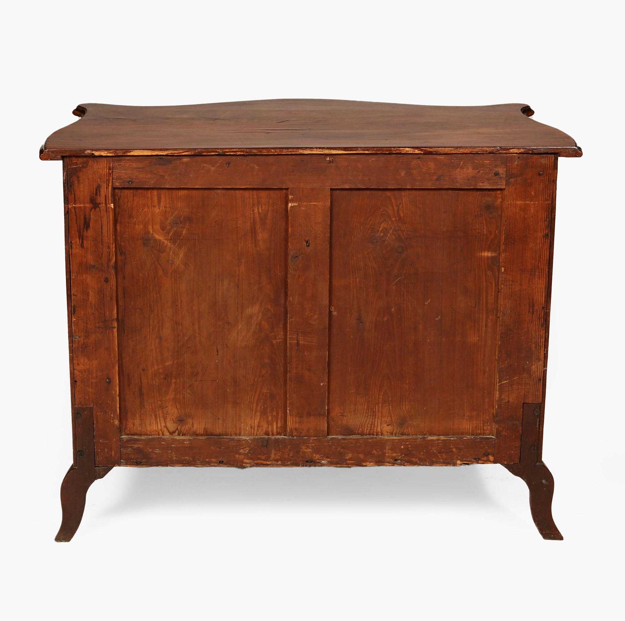 Mahogany George III Chest of Drawers Attributed to Henry Hill of Marlborough 2