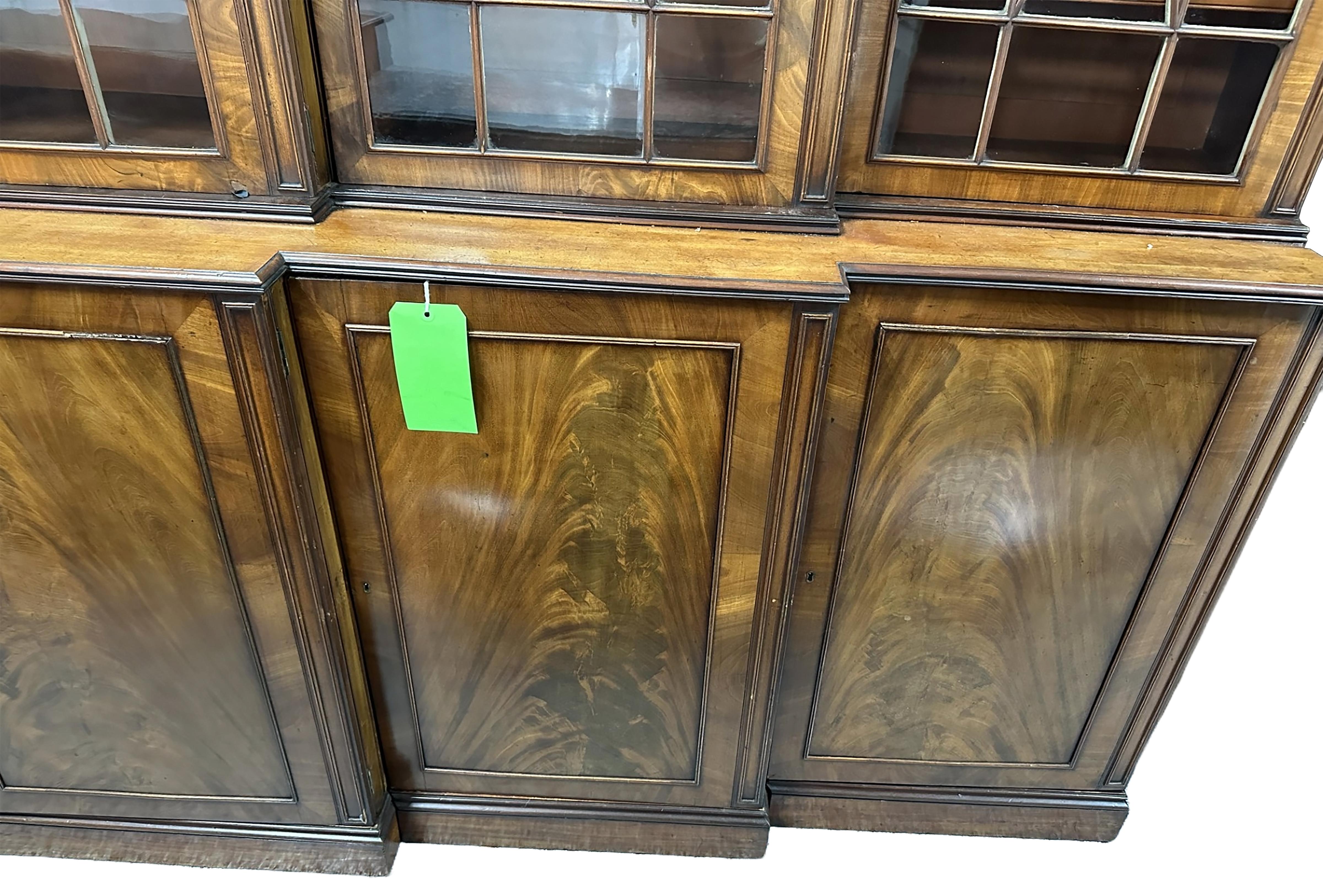 Vetro Gabinetto da biblioteca di Giorgio III in mogano in vendita