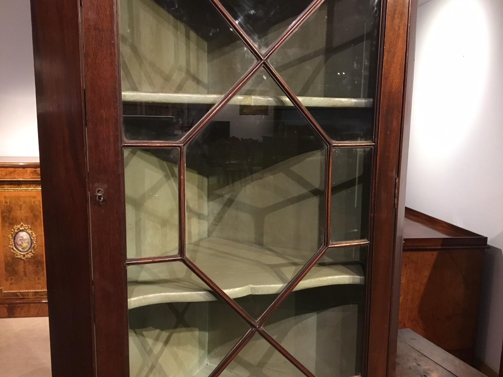 Mahogany George III Period Astragal Glazed Hanging Corner Cabinet In Good Condition For Sale In Darwen, GB