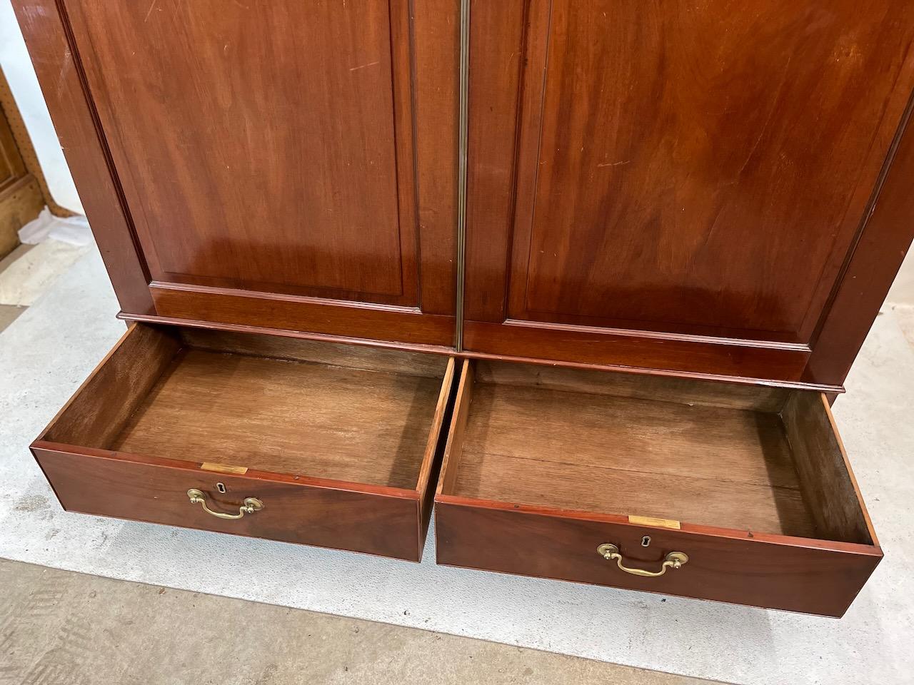 Mahogany Georgian 2 Door wardrobe For Sale 9