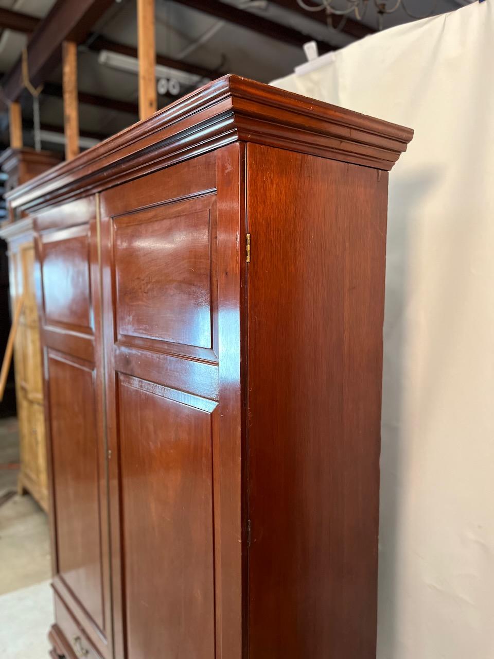 English Mahogany Georgian 2 Door wardrobe For Sale
