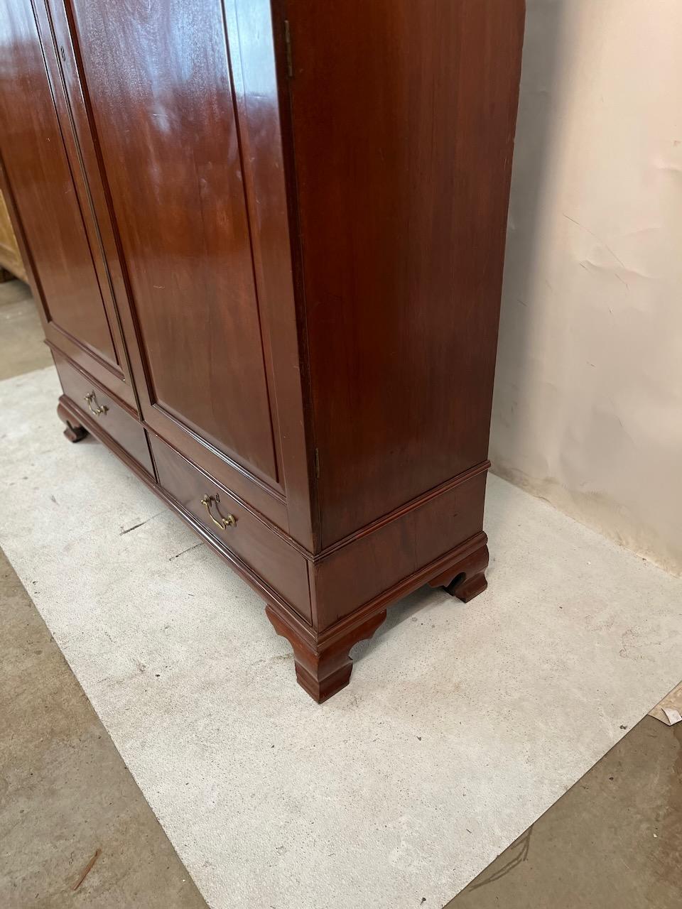 18th Century Mahogany Georgian 2 Door wardrobe For Sale
